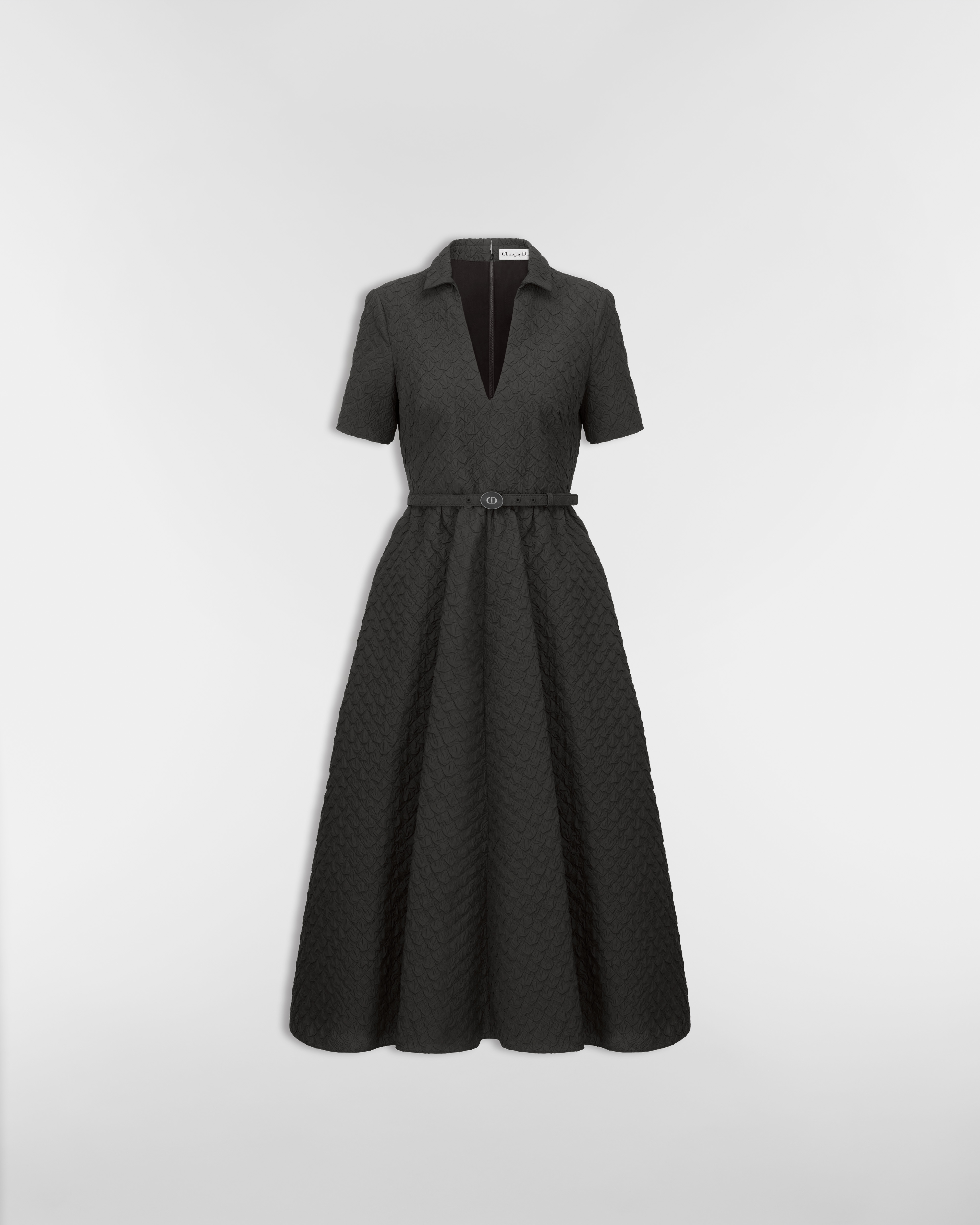 Robe ceinturée mi-longue Tissu technique cloqué noir mat E01