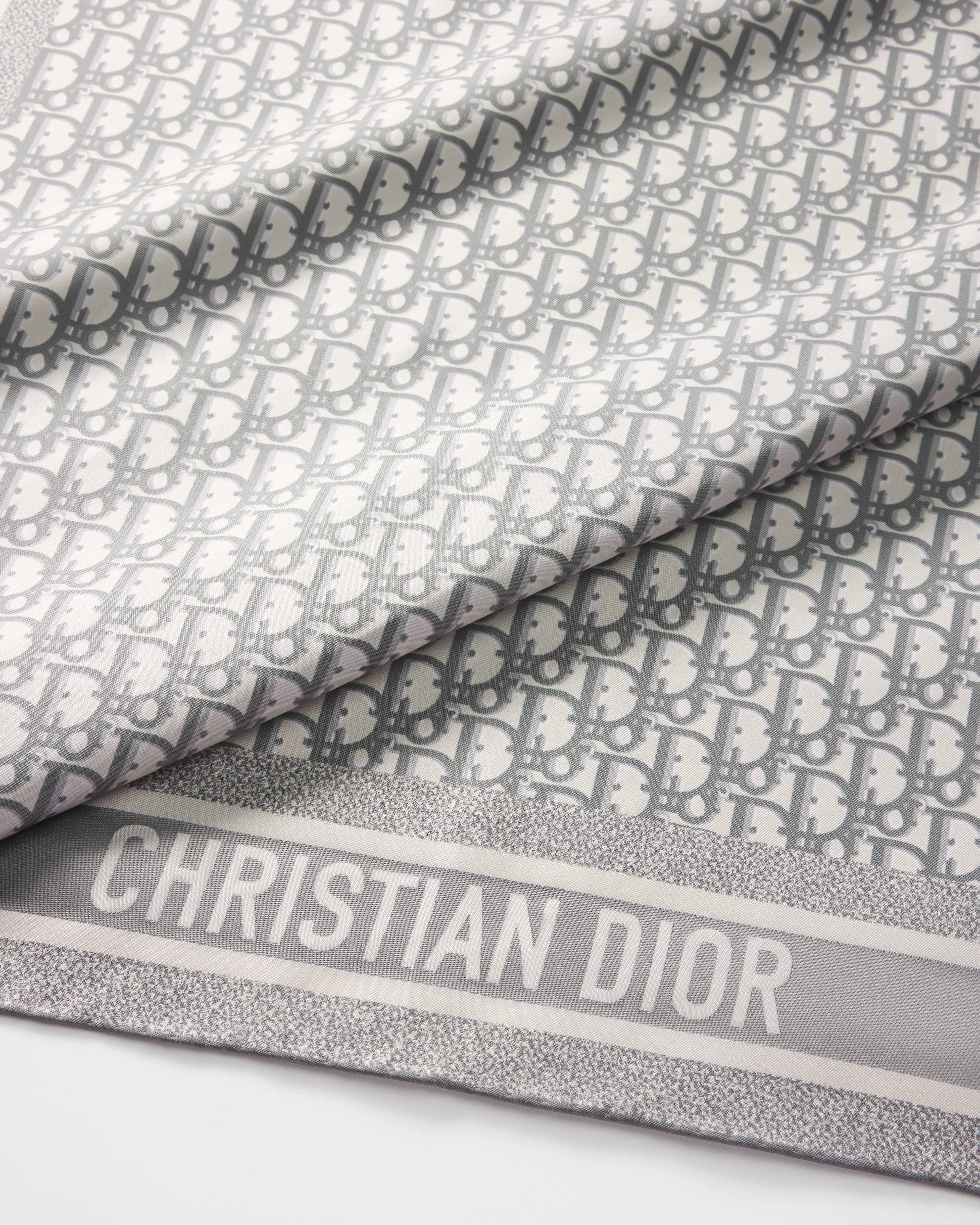 Carré 90 Diortwin Dior Oblique Twill de soie grise et bleu marine E09