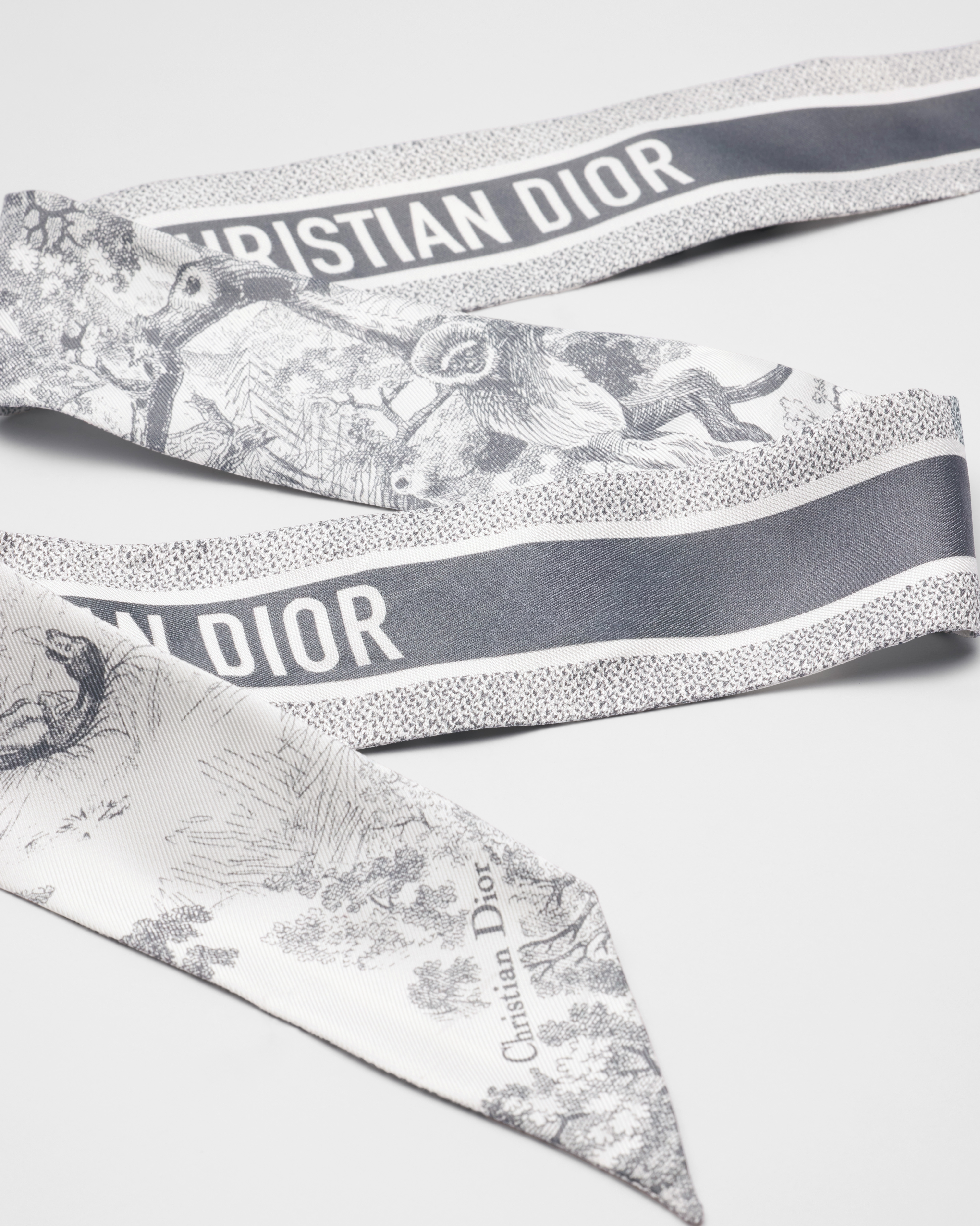 Toile de Jouy Sauvage 미차 스카프 아이보리 & 그레이 실크 트윌 E10