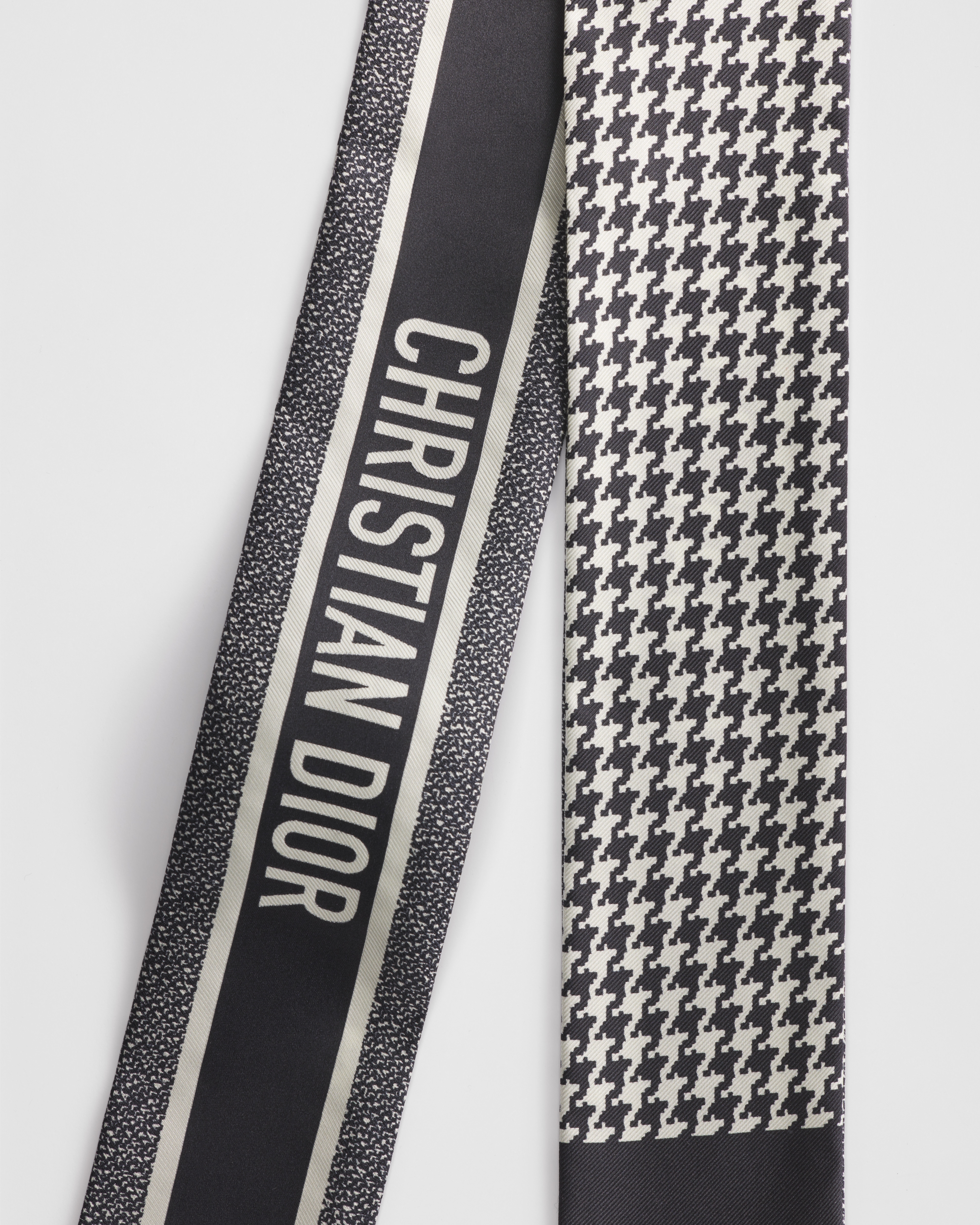 30 Montaigne Mitzah Scarf Black and White Silk Twill E09