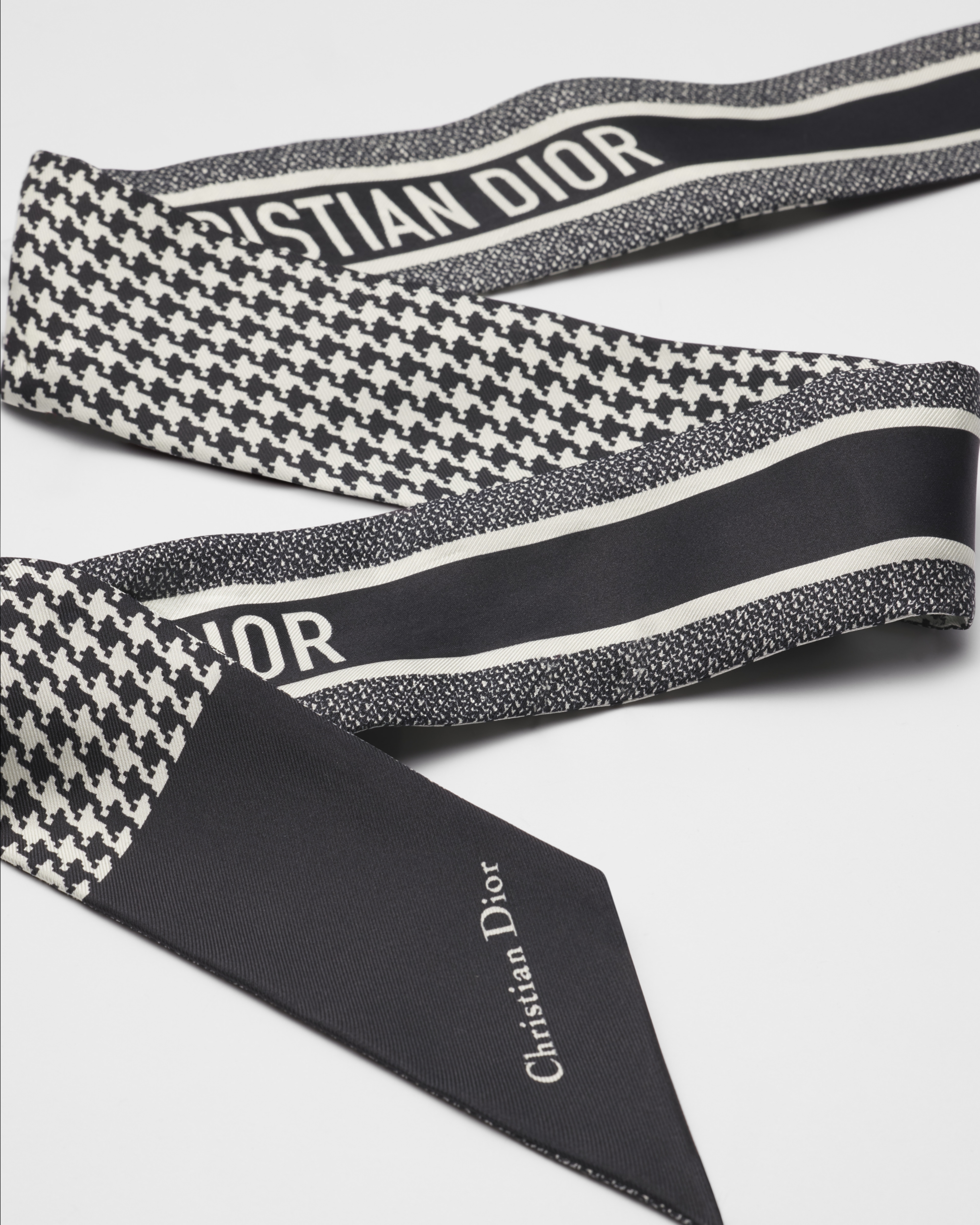 30 Montaigne Mitzah Scarf