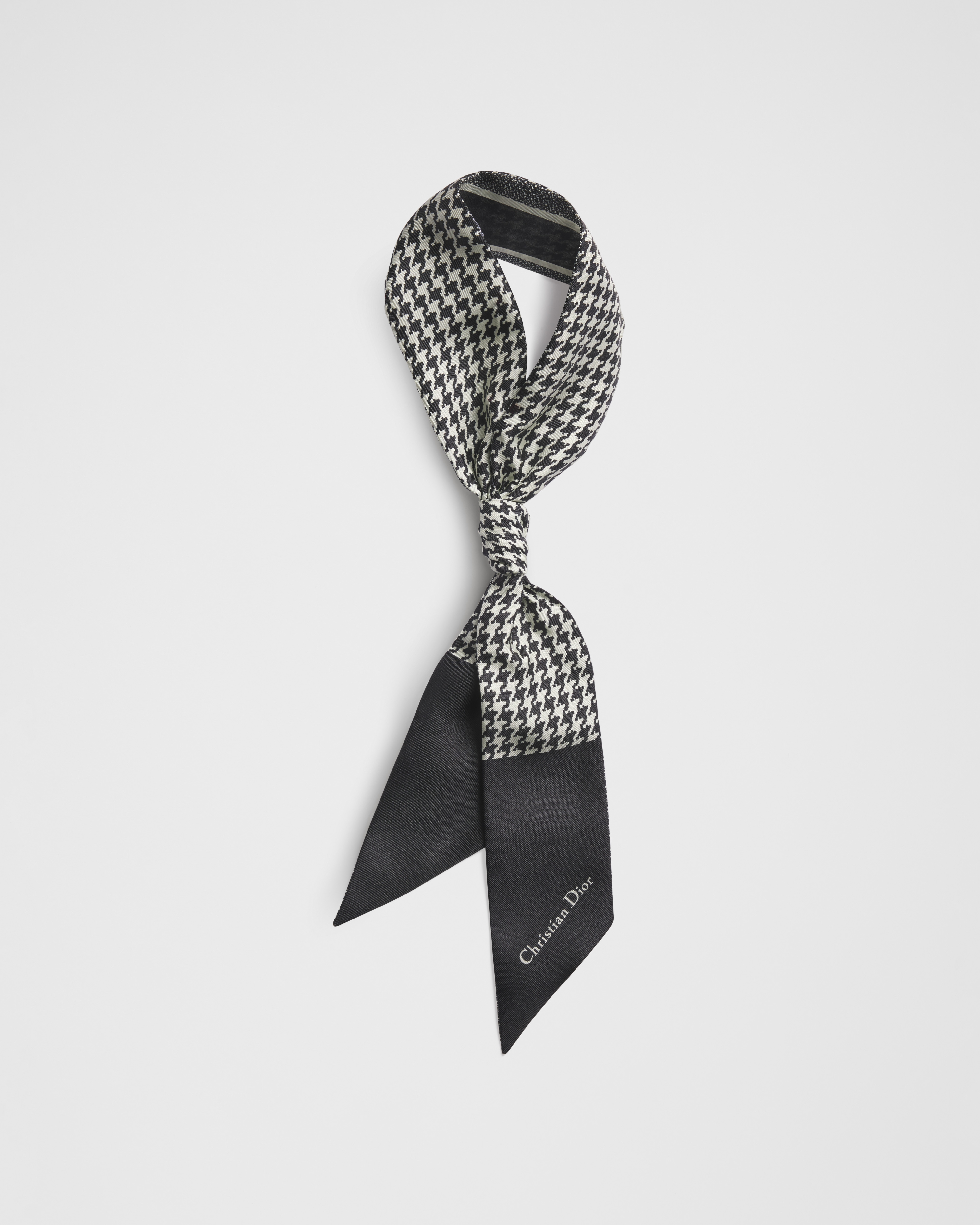 30 Montaigne Mitzah Scarf Black and White Silk Twill E11