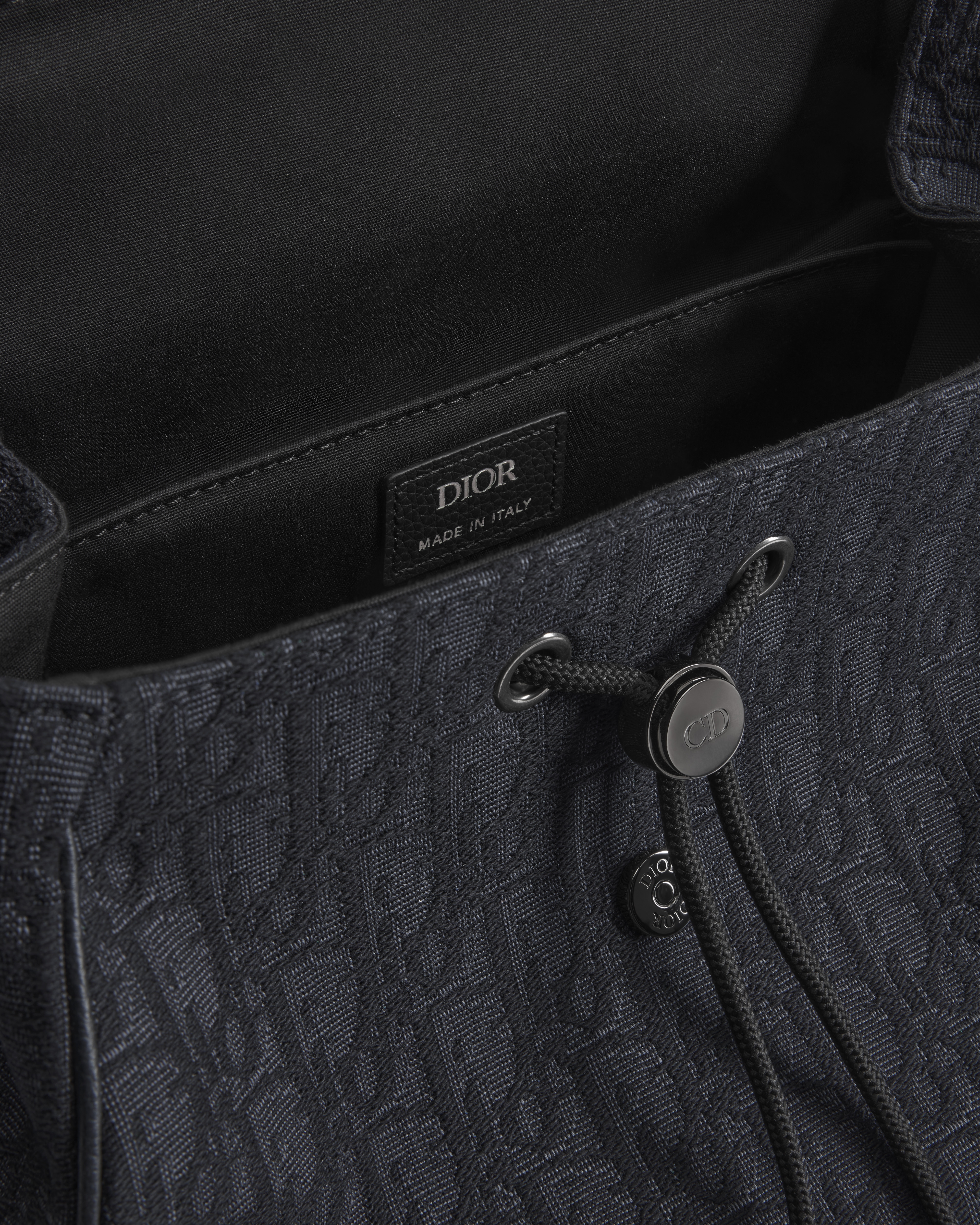 Saddle フラップ付き バックパック ディオール オブリーク ジャカード & グレインドカーフスキン E06