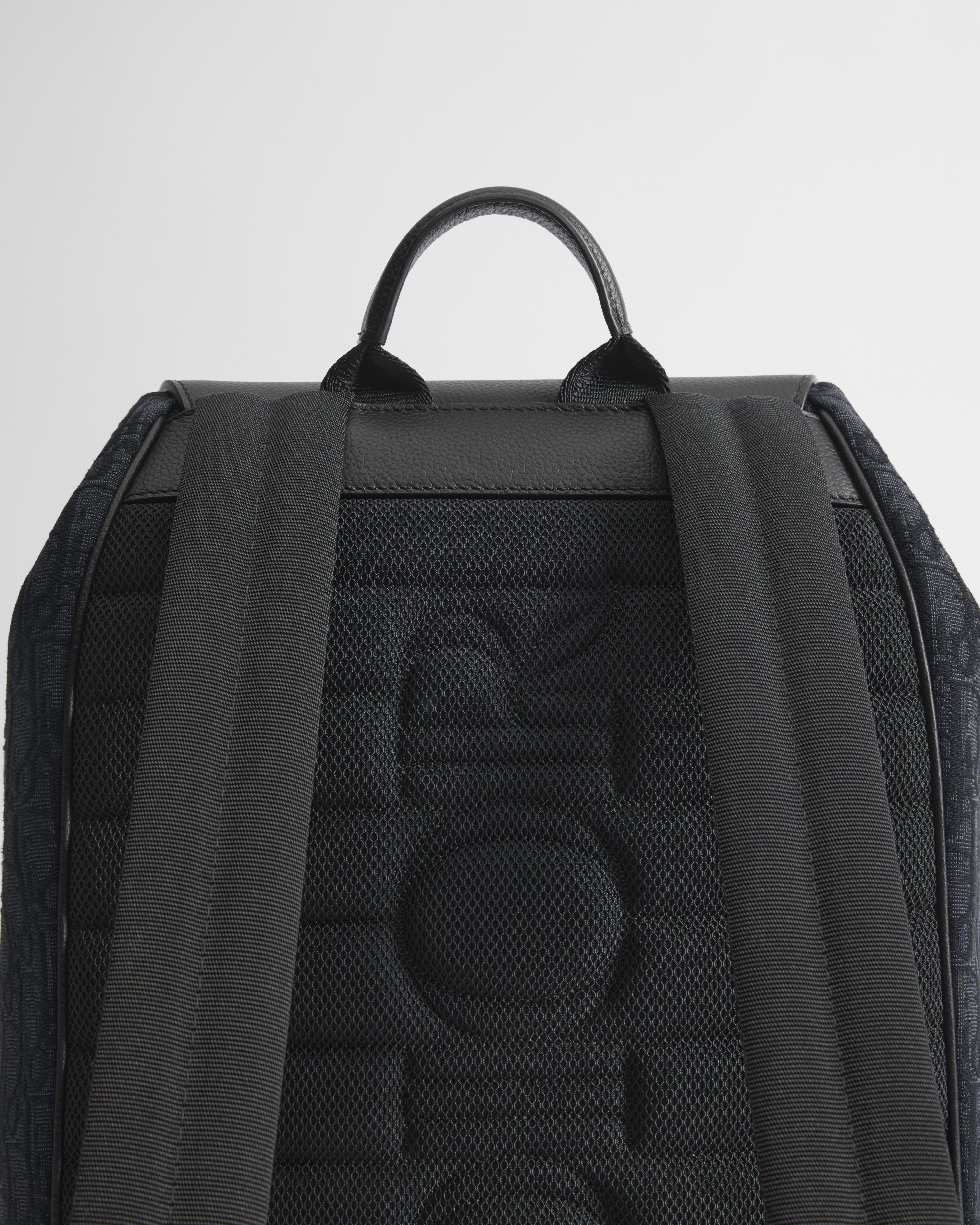 Saddle-rugzak met flap Zwarte Dior Oblique-jacquard en zwart generfd kalfsleer E08