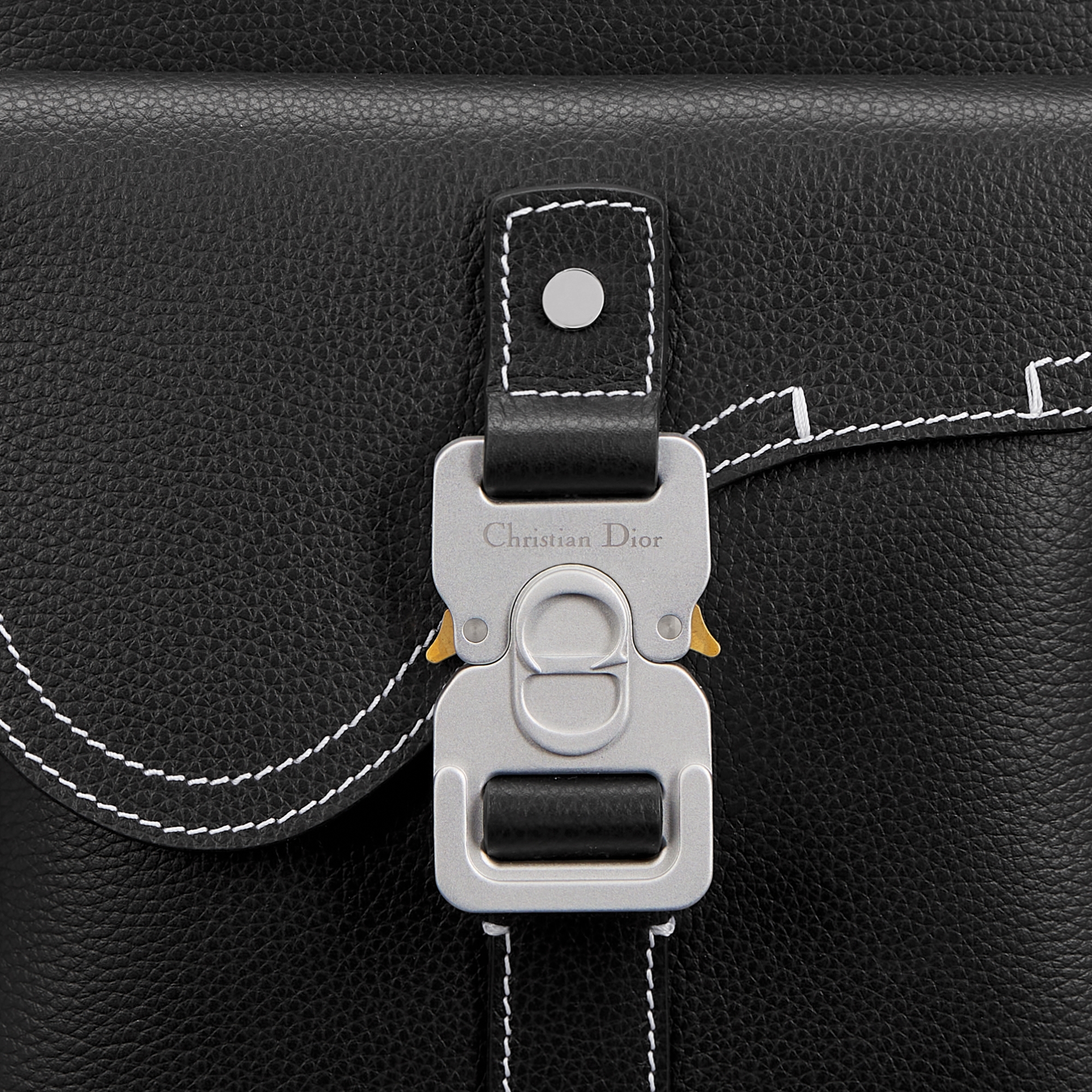 Saddle 지퍼 백팩 블랙 그레인 송아지 가죽 E09