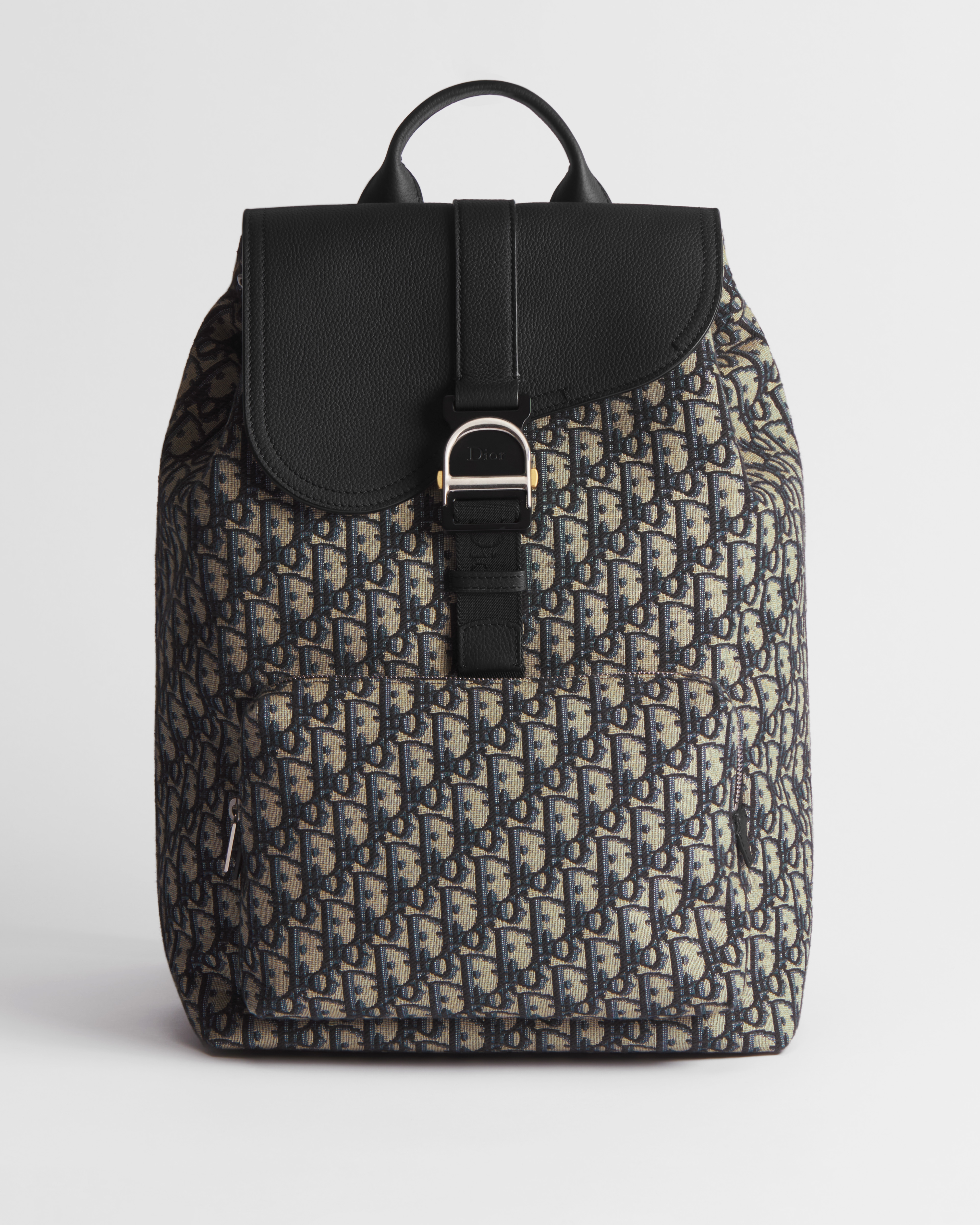 Saddle Heritage Rucksack mit Umschlagklappe Dior Oblique Jacquard in Beige und Schwarz und genarbtes Kalbsleder in Schwarz E01