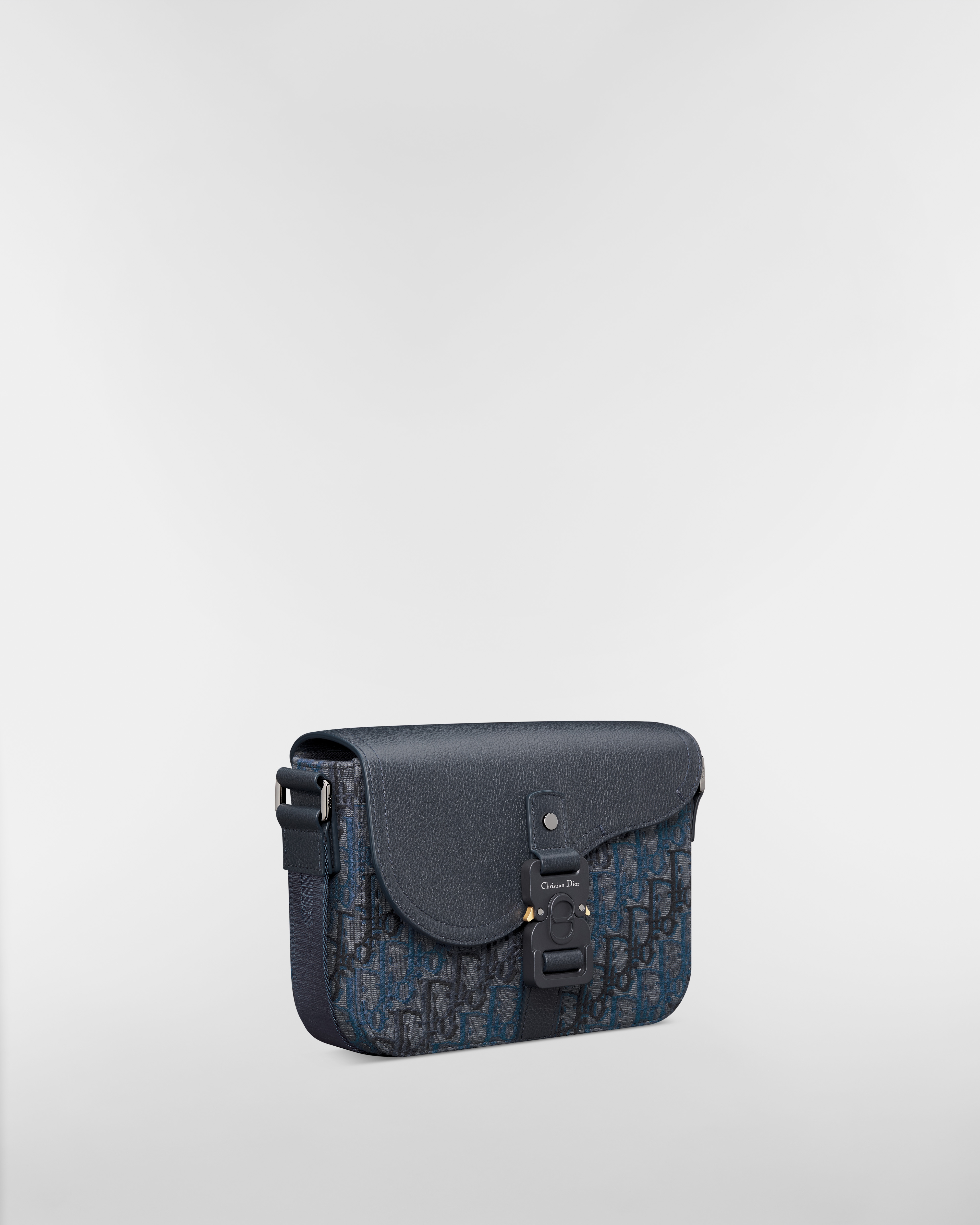 Kleine Saddle-schoudertas met flap Diepblauwe Dior Oblique Trio-jacquard en diepblauw generfd kalfsleer E03