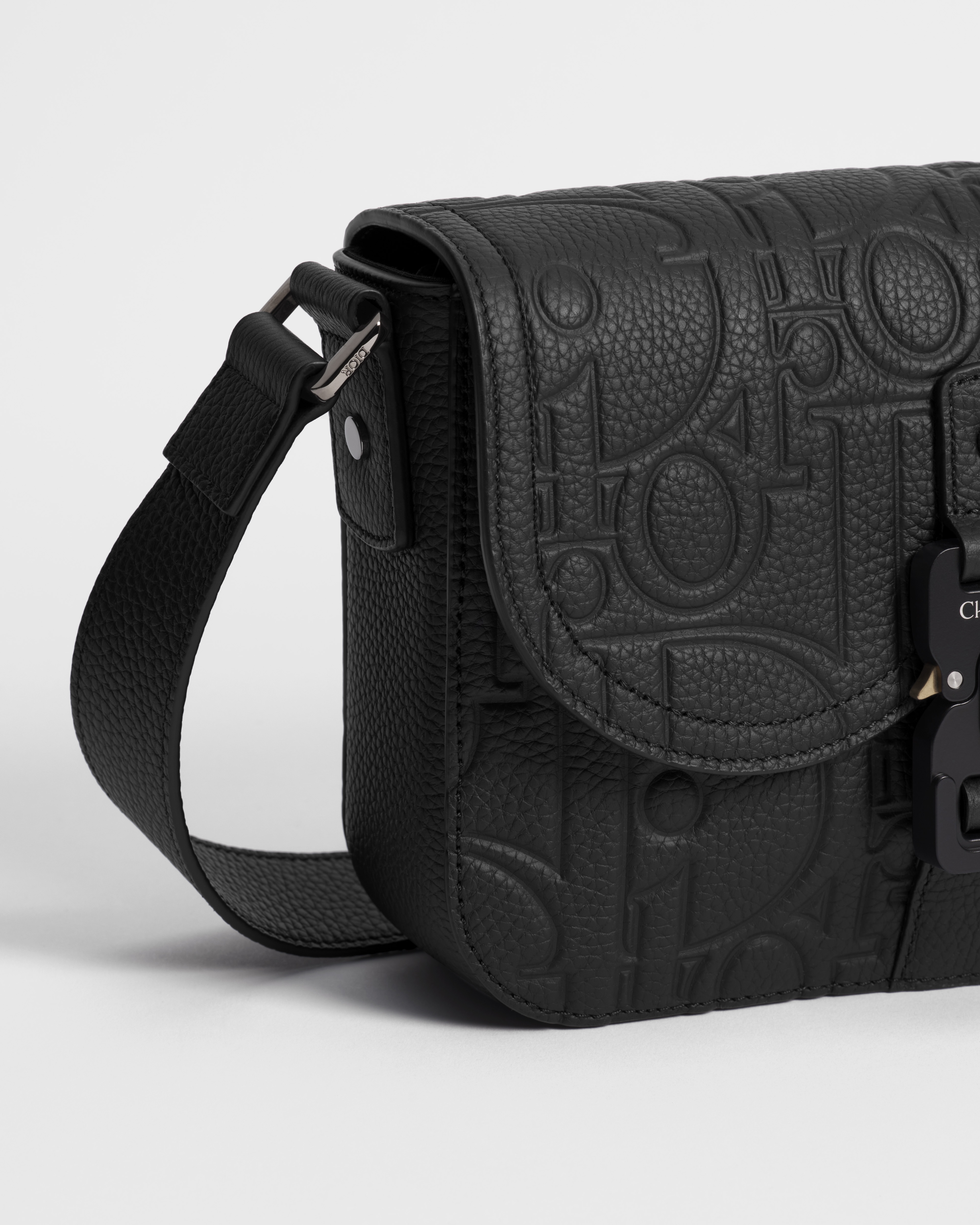 Small Saddle Messenger Bag with Flap Black Dior Gravity Leather and Black Grained Calfskin E09