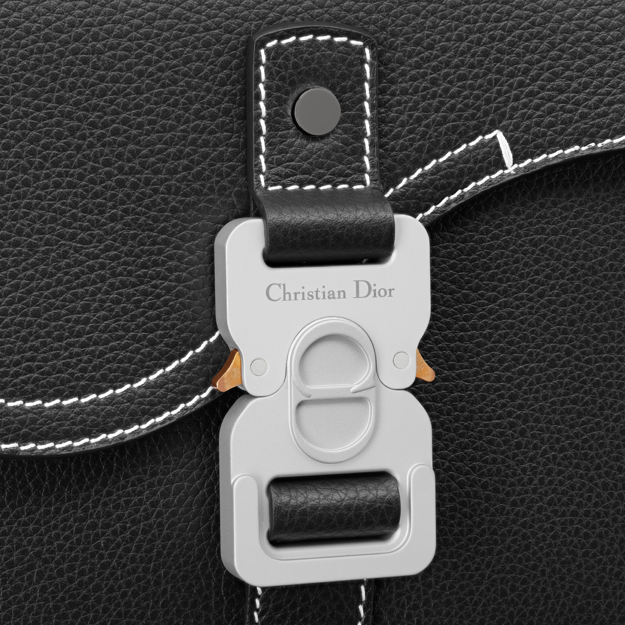 Bolso messenger Saddle pequeño con solapa Piel de becerro graneada negra E09