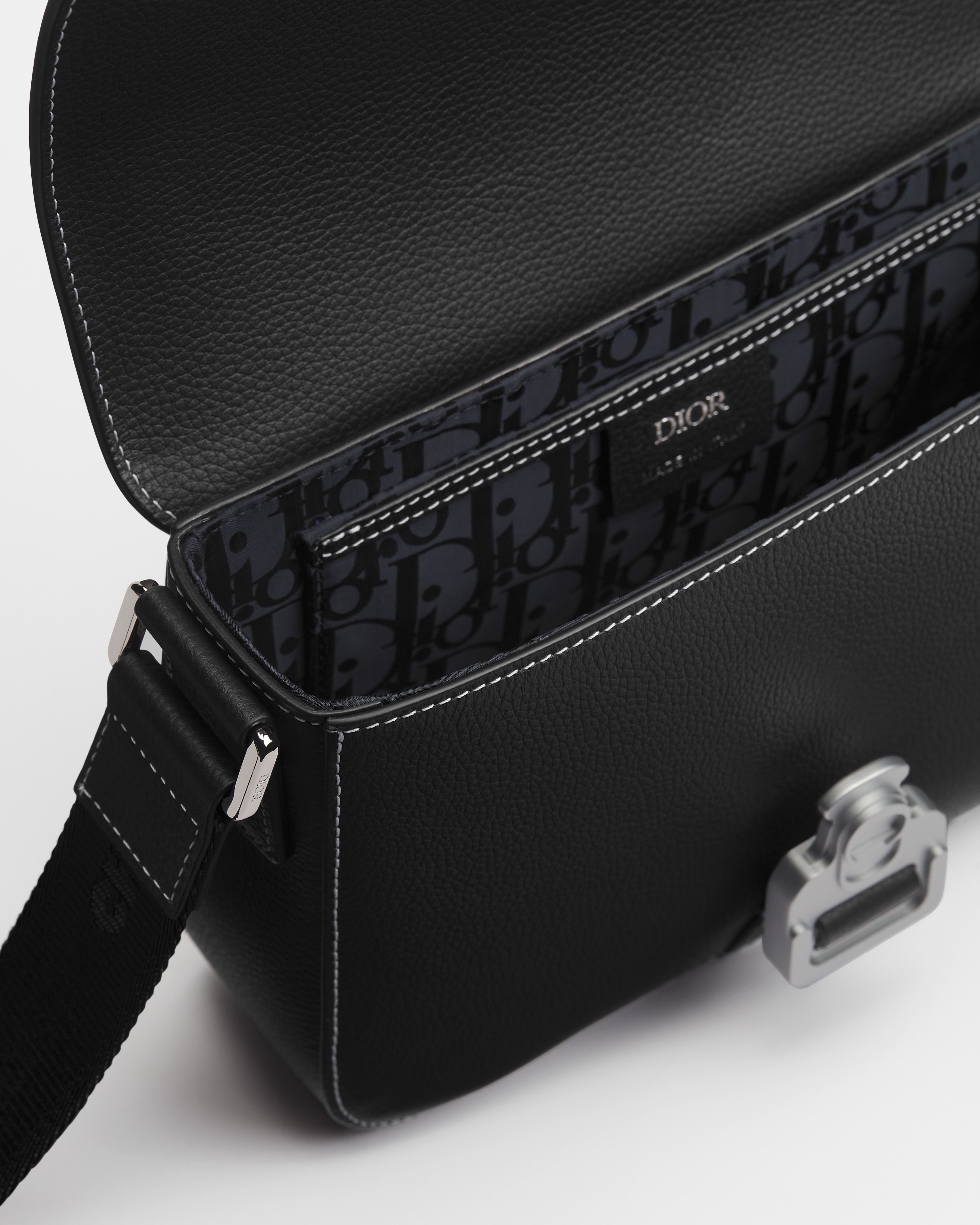 Sac Messenger à rabat Saddle Small Cuir de veau grainé noir E06