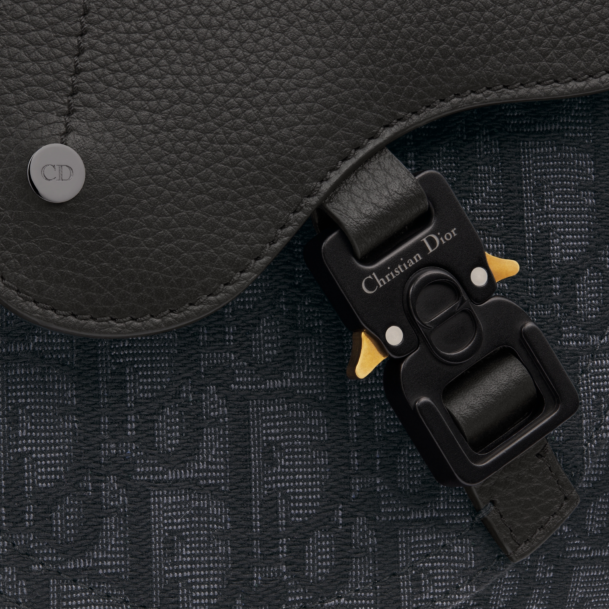 Bolsa messenger Saddle Jacquard Dior Oblique preto e couro de vitelo granulado preto E09