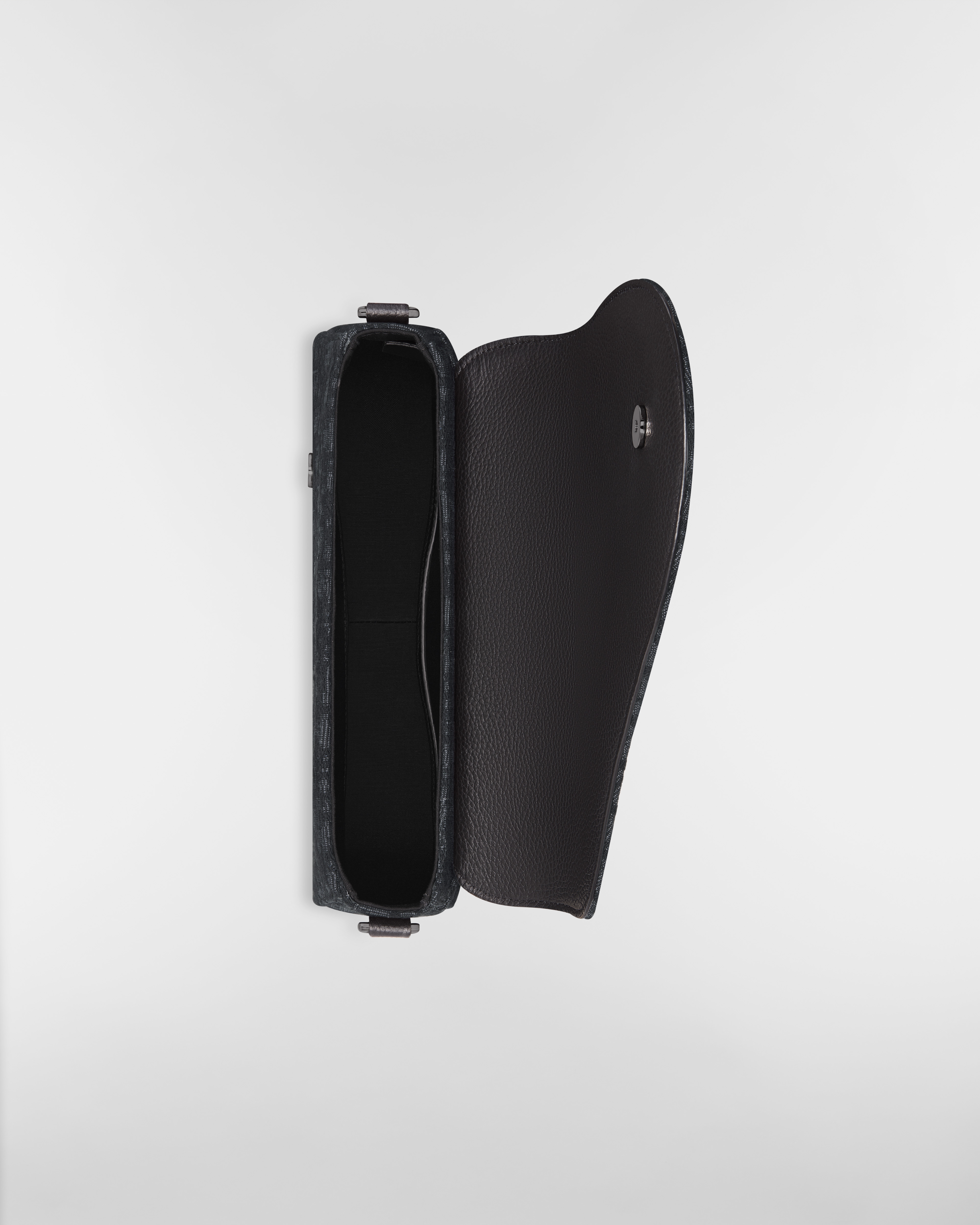 Saddle Messenger Bag Black Dior Oblique Jacquard and Black Grained Calfskin E06