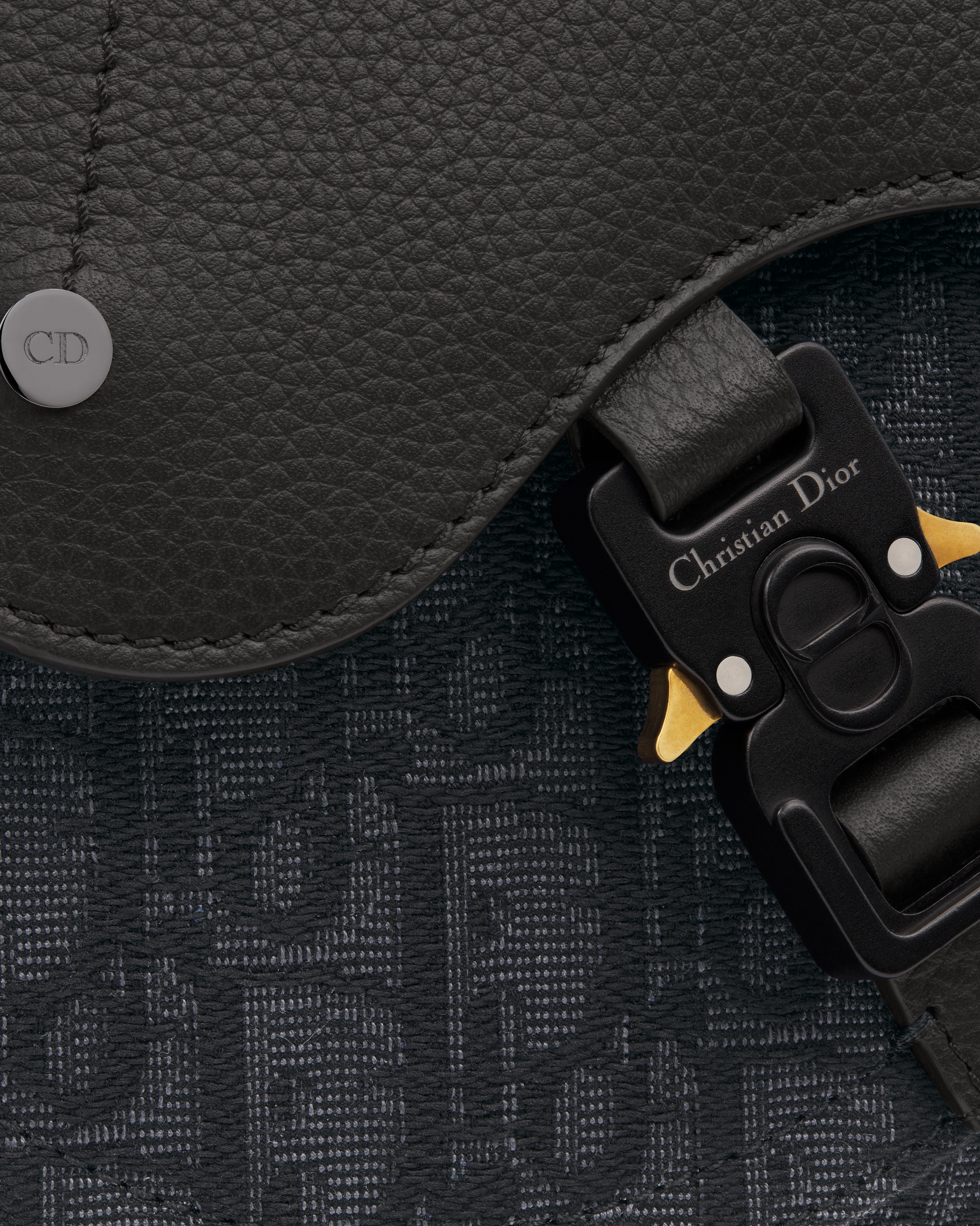 Saddle Messenger Bag Black Dior Oblique Jacquard and Black Grained Calfskin E09