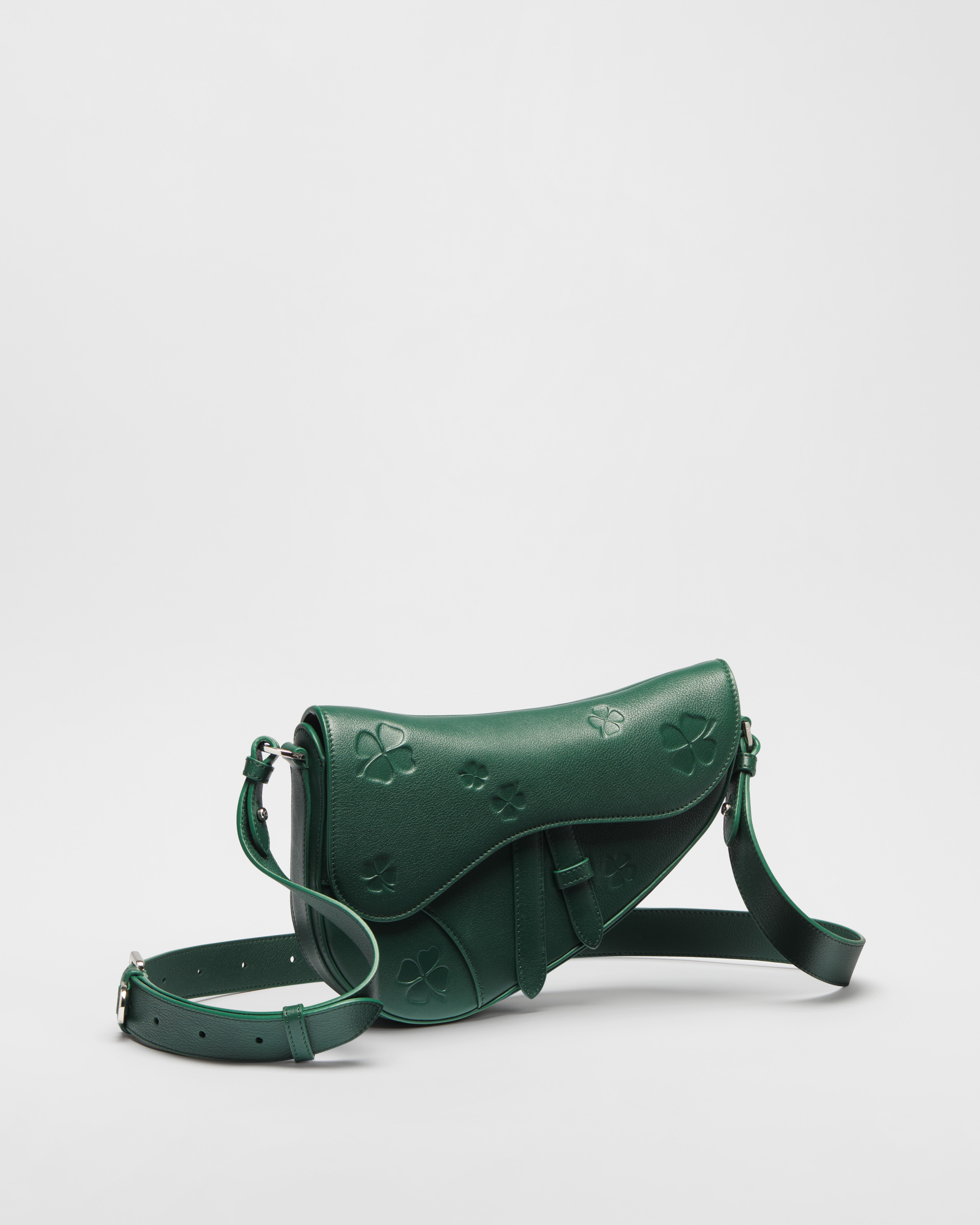 Saddle Bag Glattes Kalbsleder in sattem Grün mit Dior Kleeblattprägung E01