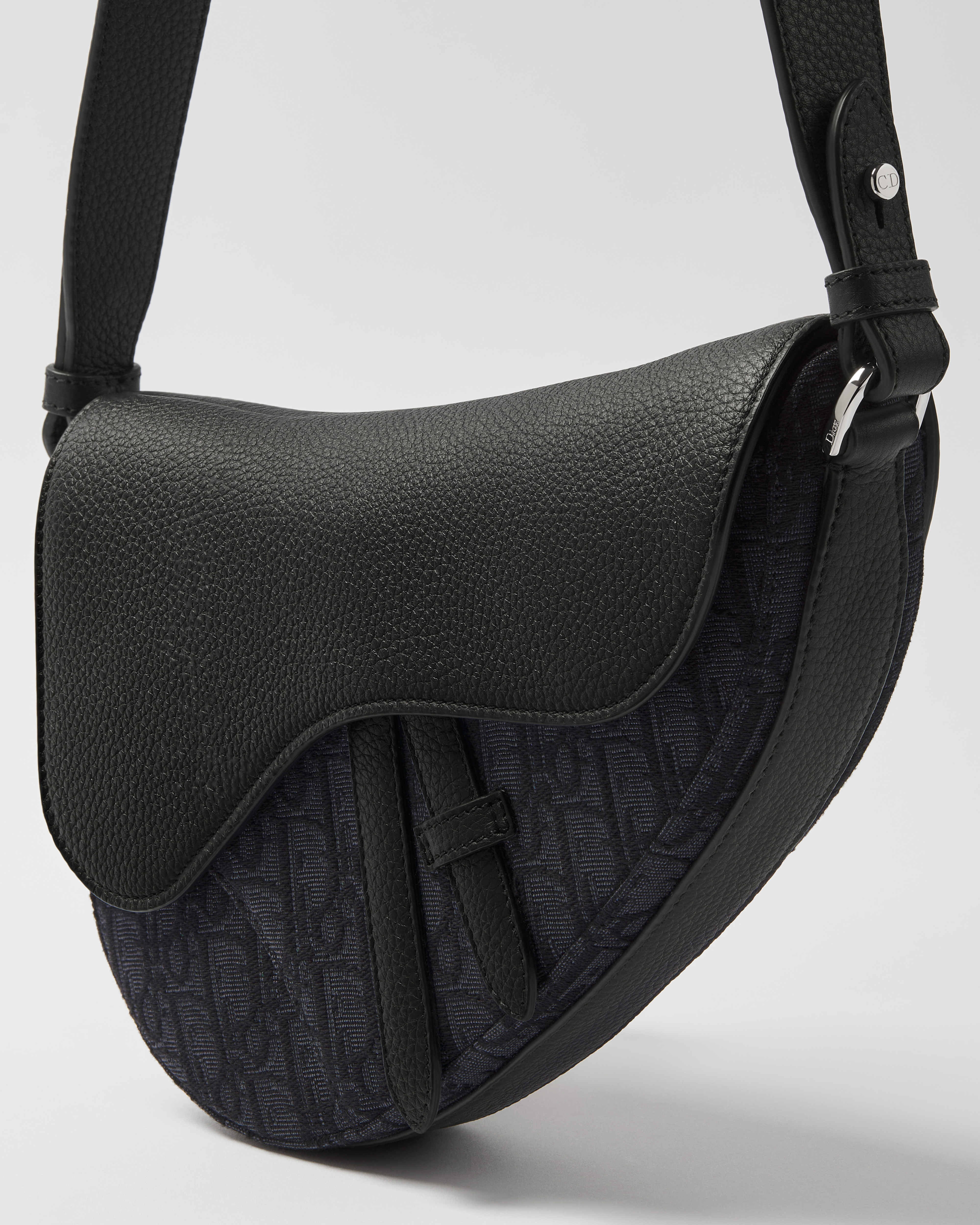 Saddle Bag Black Grained Taurillon Leather and Black Dior Oblique Jacquard E05