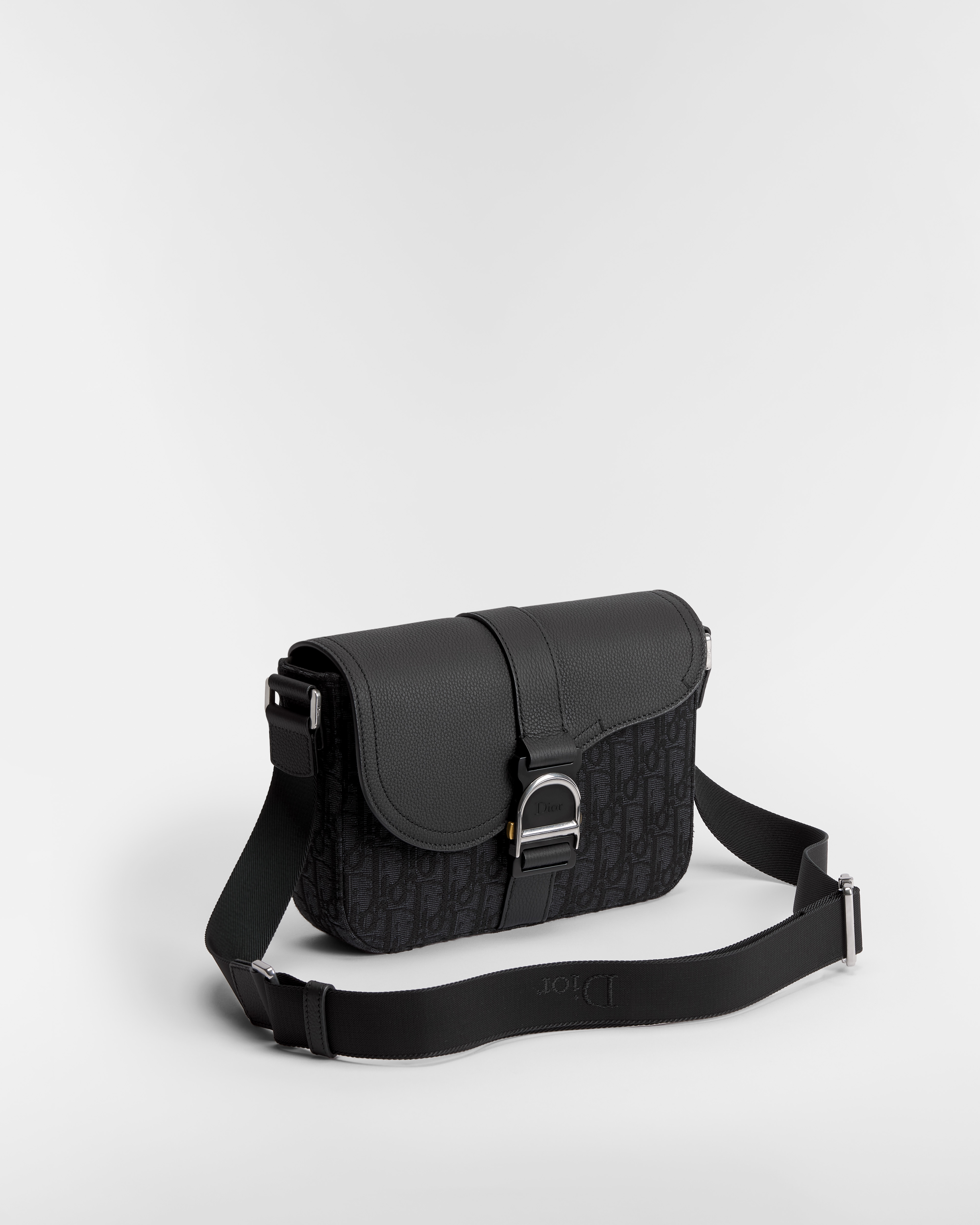 Saddle Heritage Messenger Bag with Flap Black Dior Oblique Jacquard and Black Grained Calfskin E03