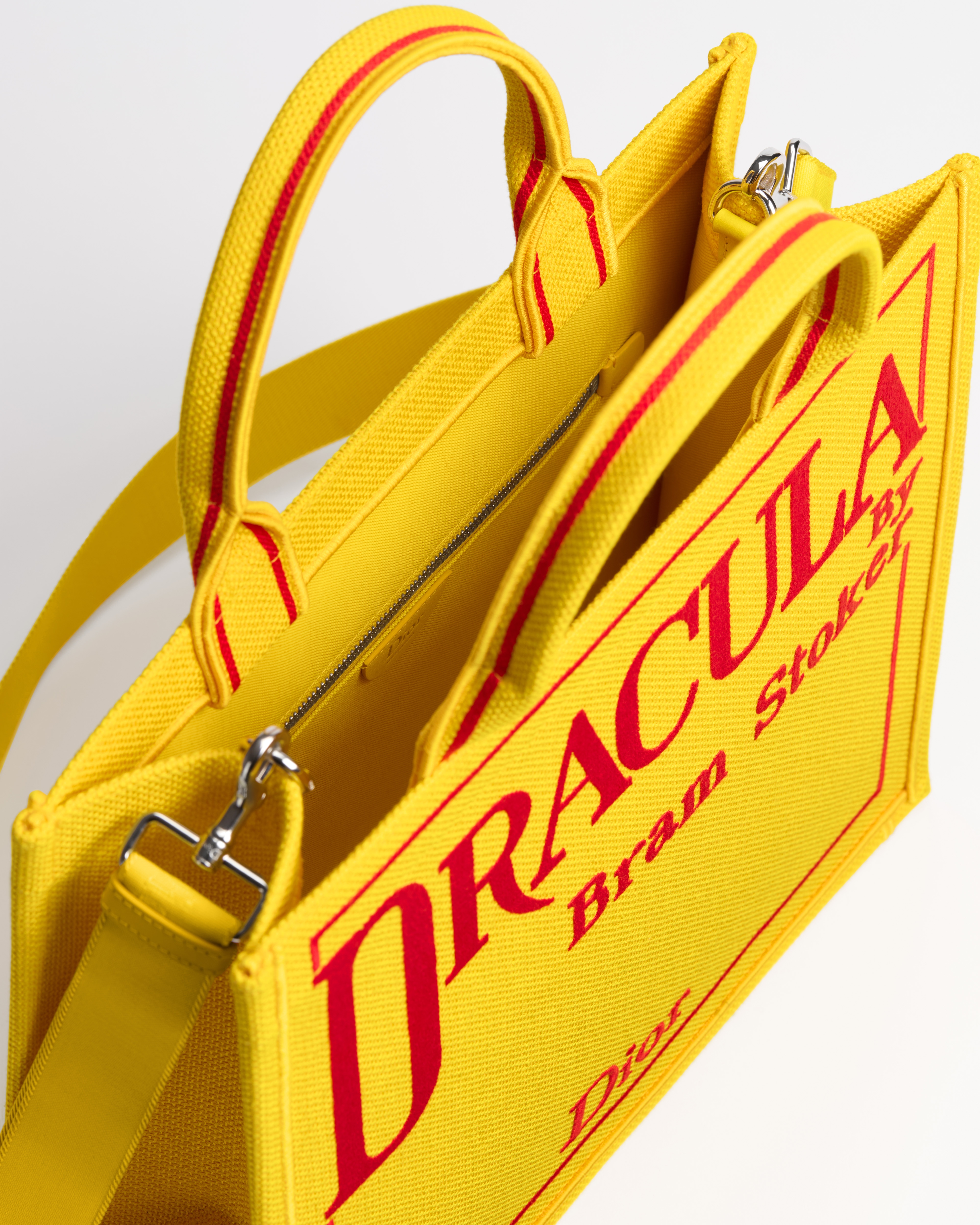 中碼 Dior Book Tote 連肩帶 黃色和紅色 Book Cover 刺繡（36 x 31.5 x 14 厘米） E06