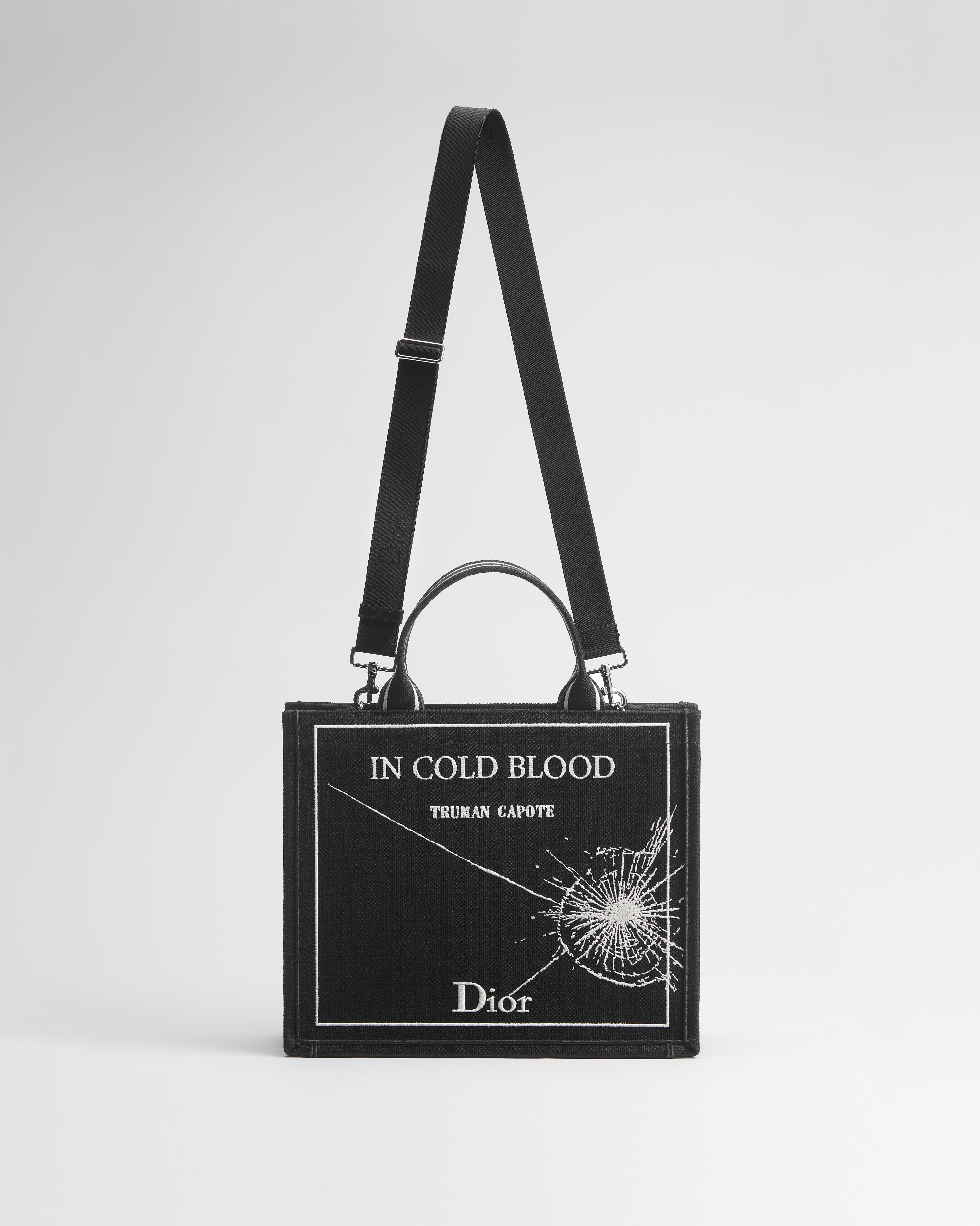 Mittelgroße Dior Book Tote mit Riemen Book Cover-Stickerei in Schwarz und Weiß (36 x 31,5 x 14 cm) E07