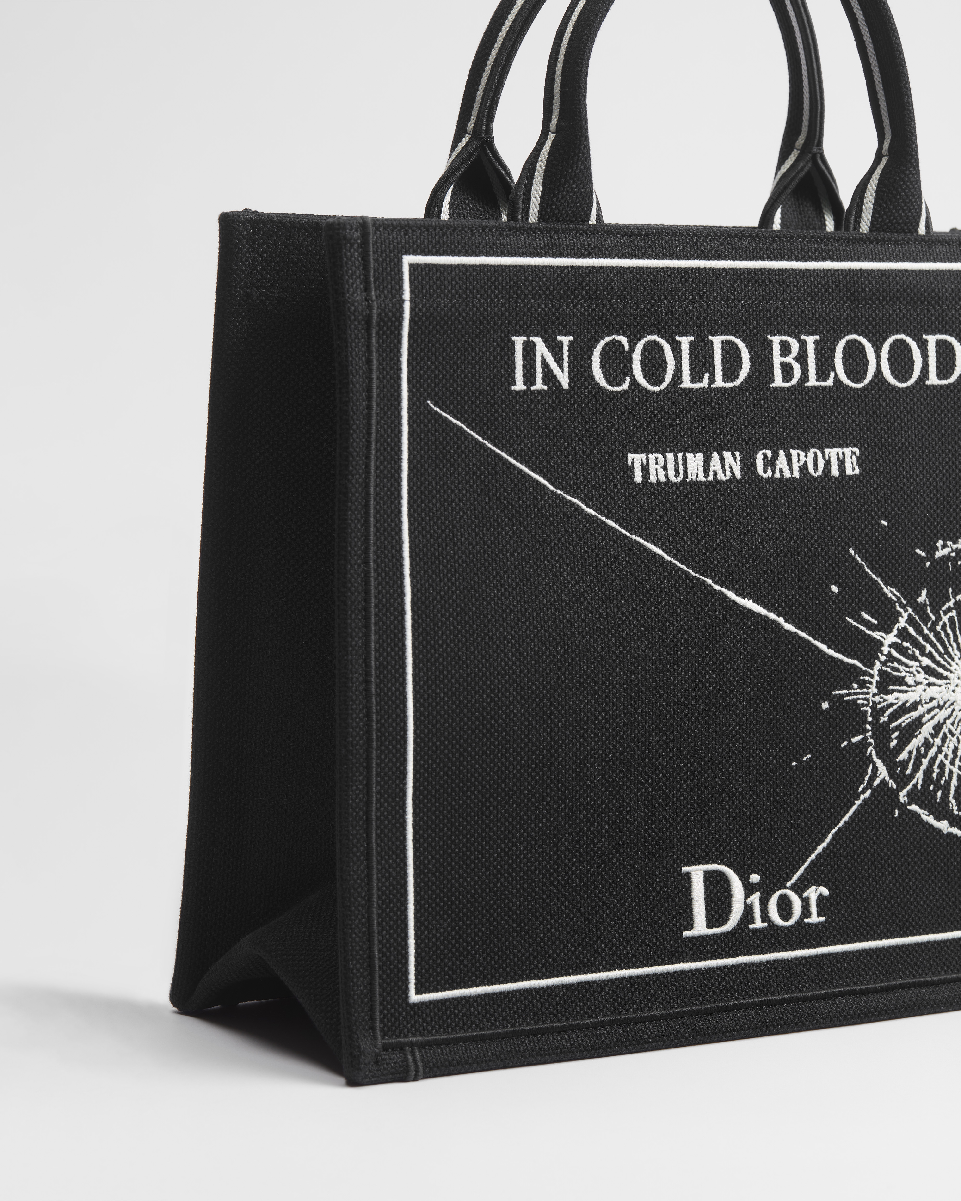 Dior Book Tote mediano con bandolera Bordado Book Cover negro y blanco (36 x 31,5 x 14 cm) E09