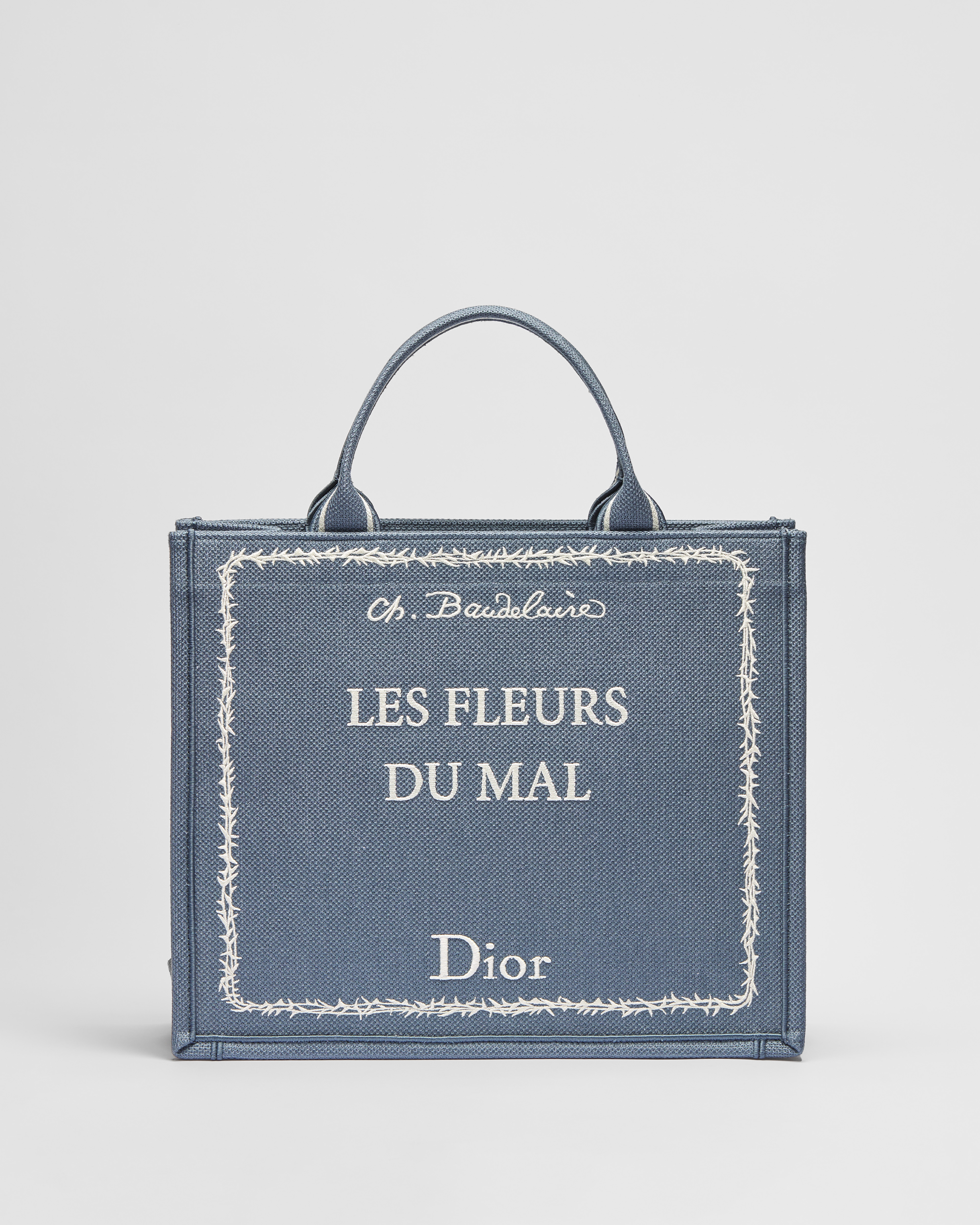 Sac Dior Book Tote Medium à bandoulière Broderie Book Cover bleue et blanche (36 x 31,5 x 14 cm) E01