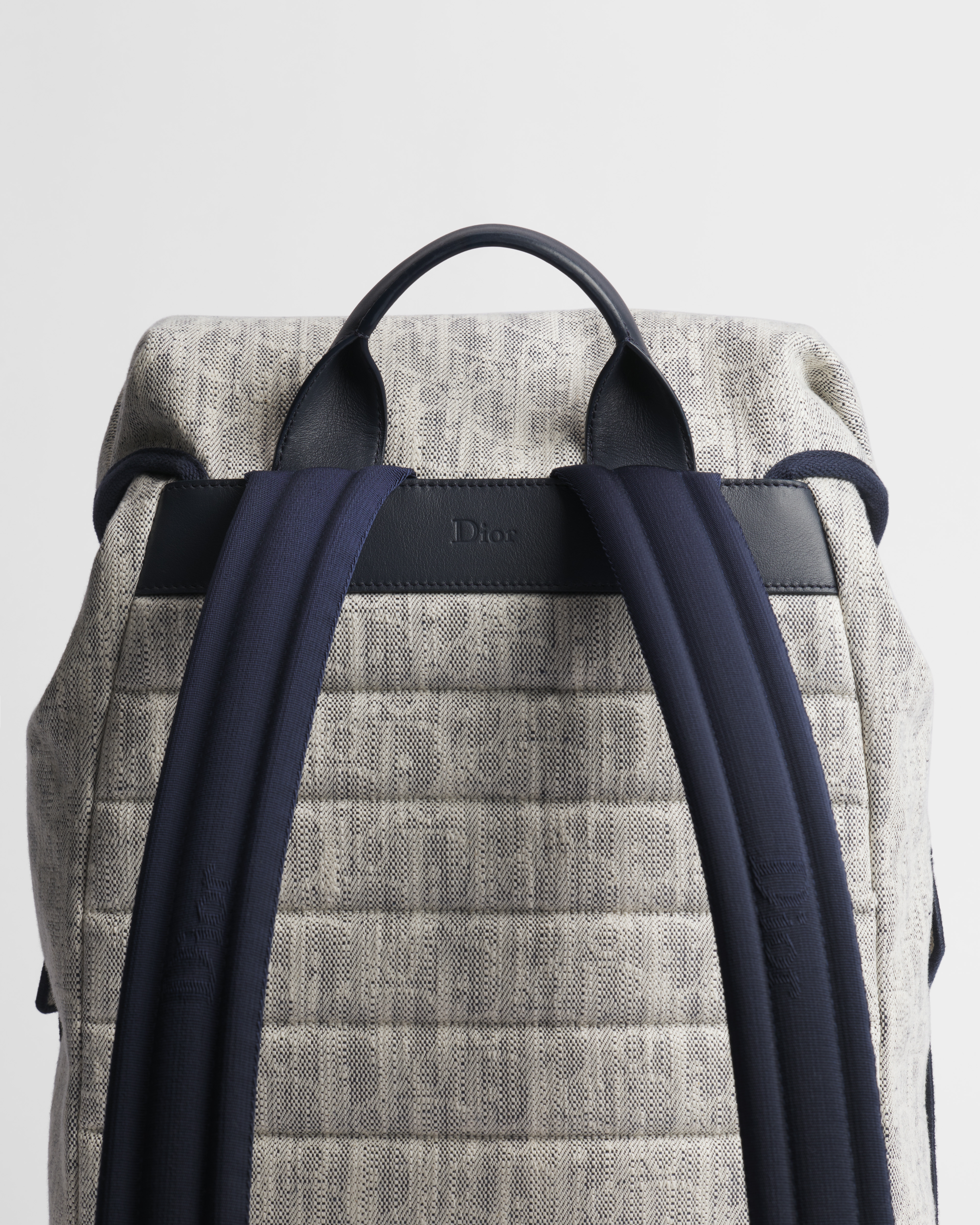 Mochila Dioriviera Pocket Dior Jett com aba Canvas Dior Oblique Denim cinza E08