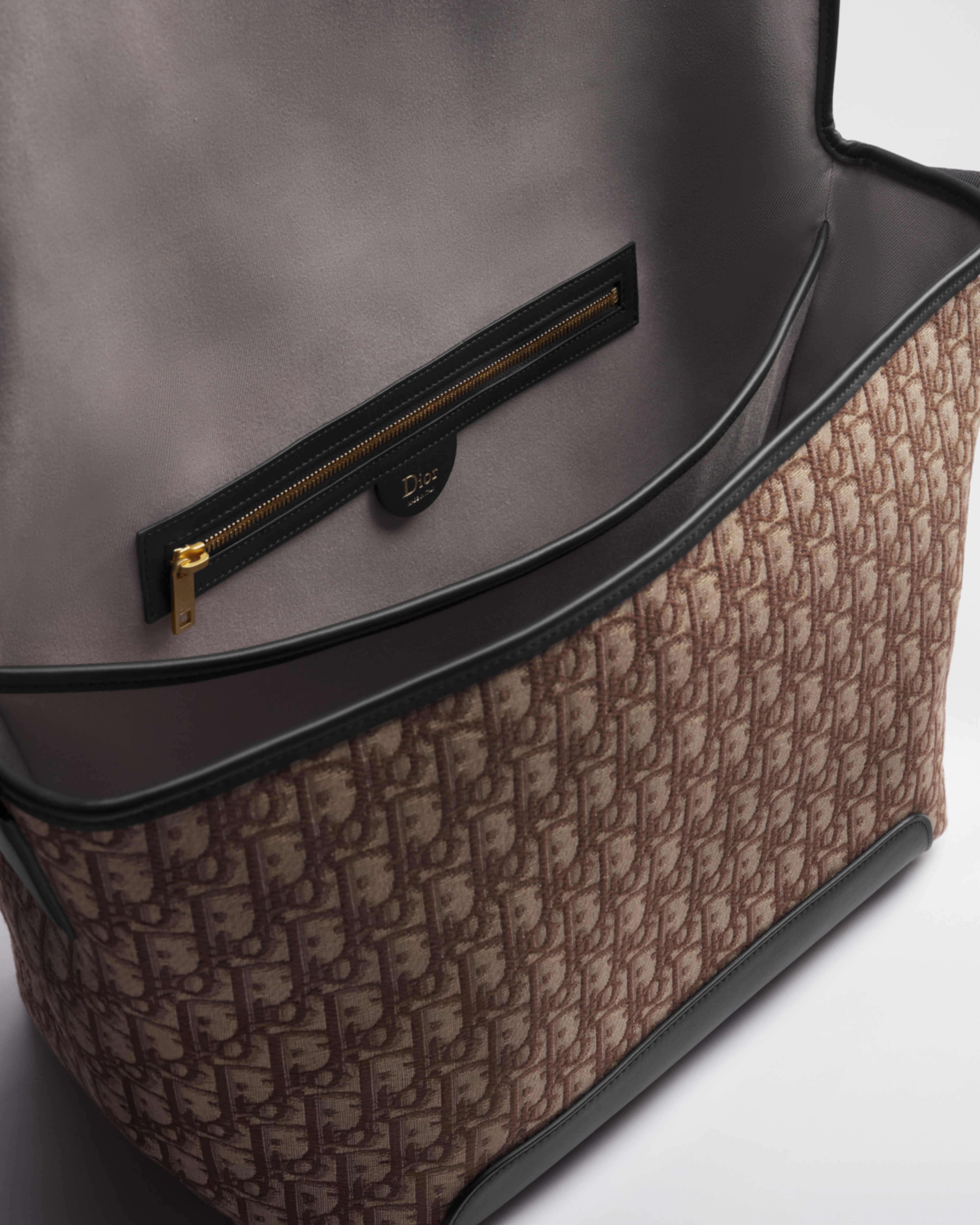 Bolso messenger grande Dior Jett con solapa Dior Oblique en jacquard marrón E06