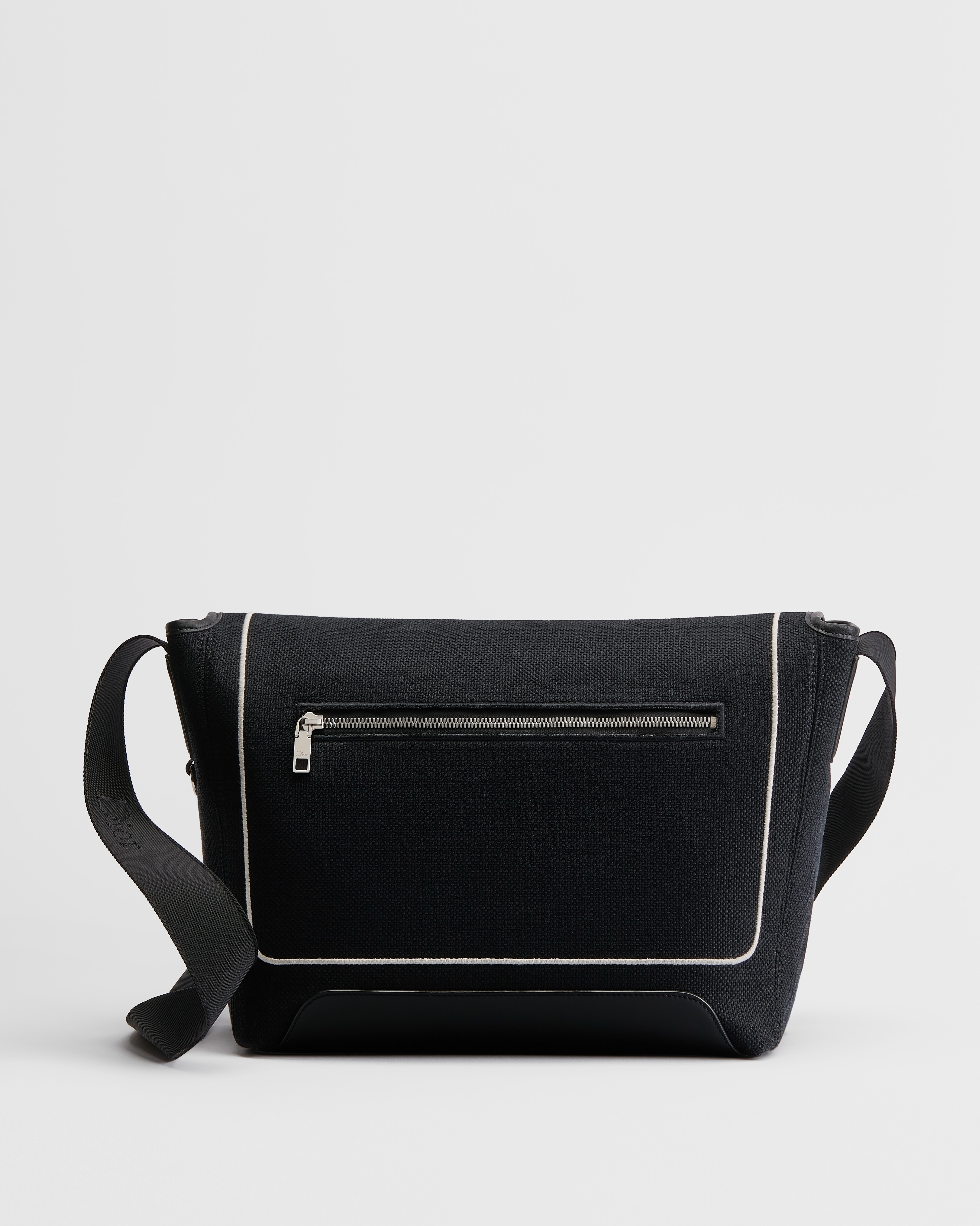 Mittelgroße Dior Jett Messenger Tasche mit Umschlagklappe Book Cover-Stickerei in Schwarz und Weiß E08