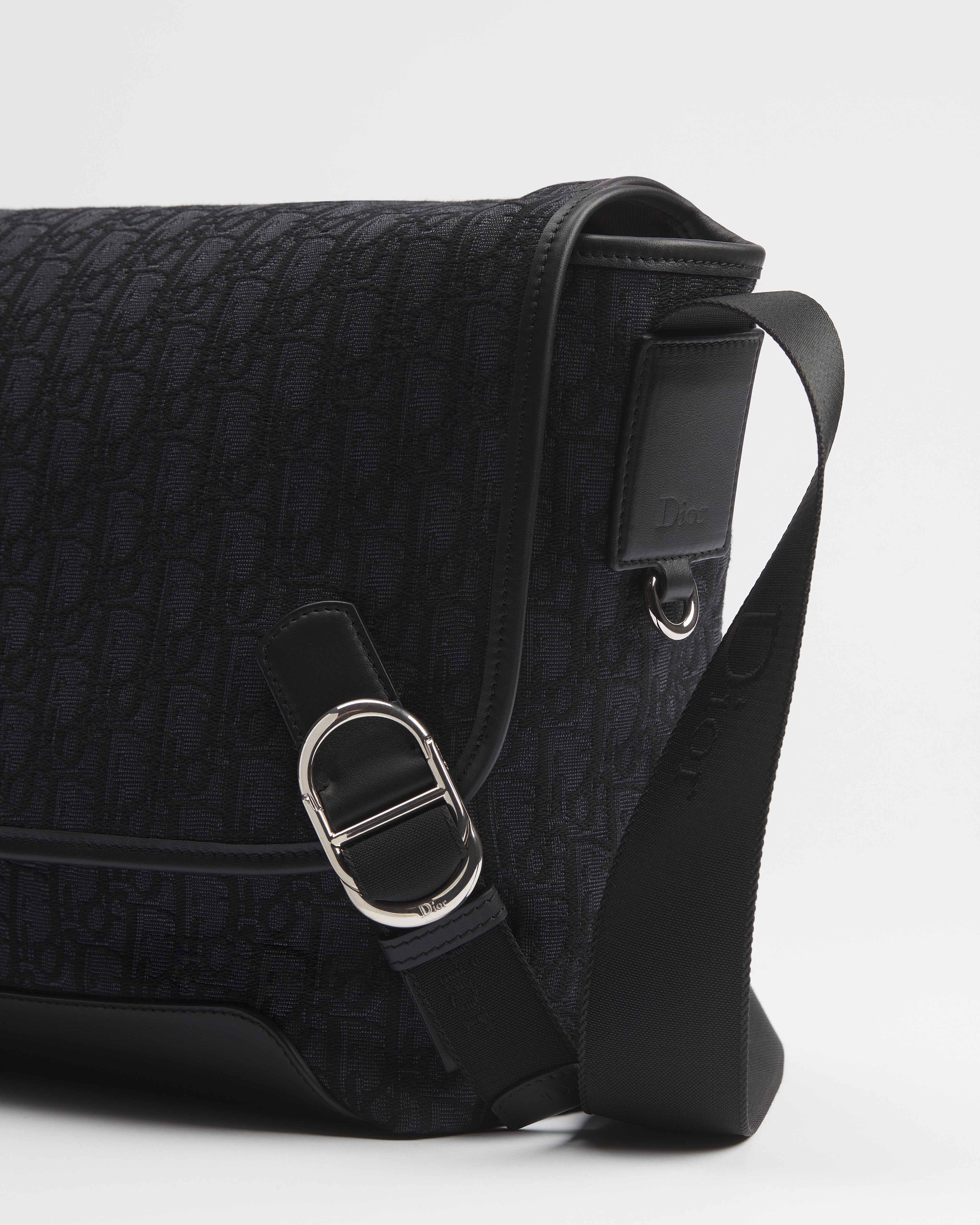 Medium Dior Jett Messenger Bag with Flap Black Dior Oblique Jacquard E09