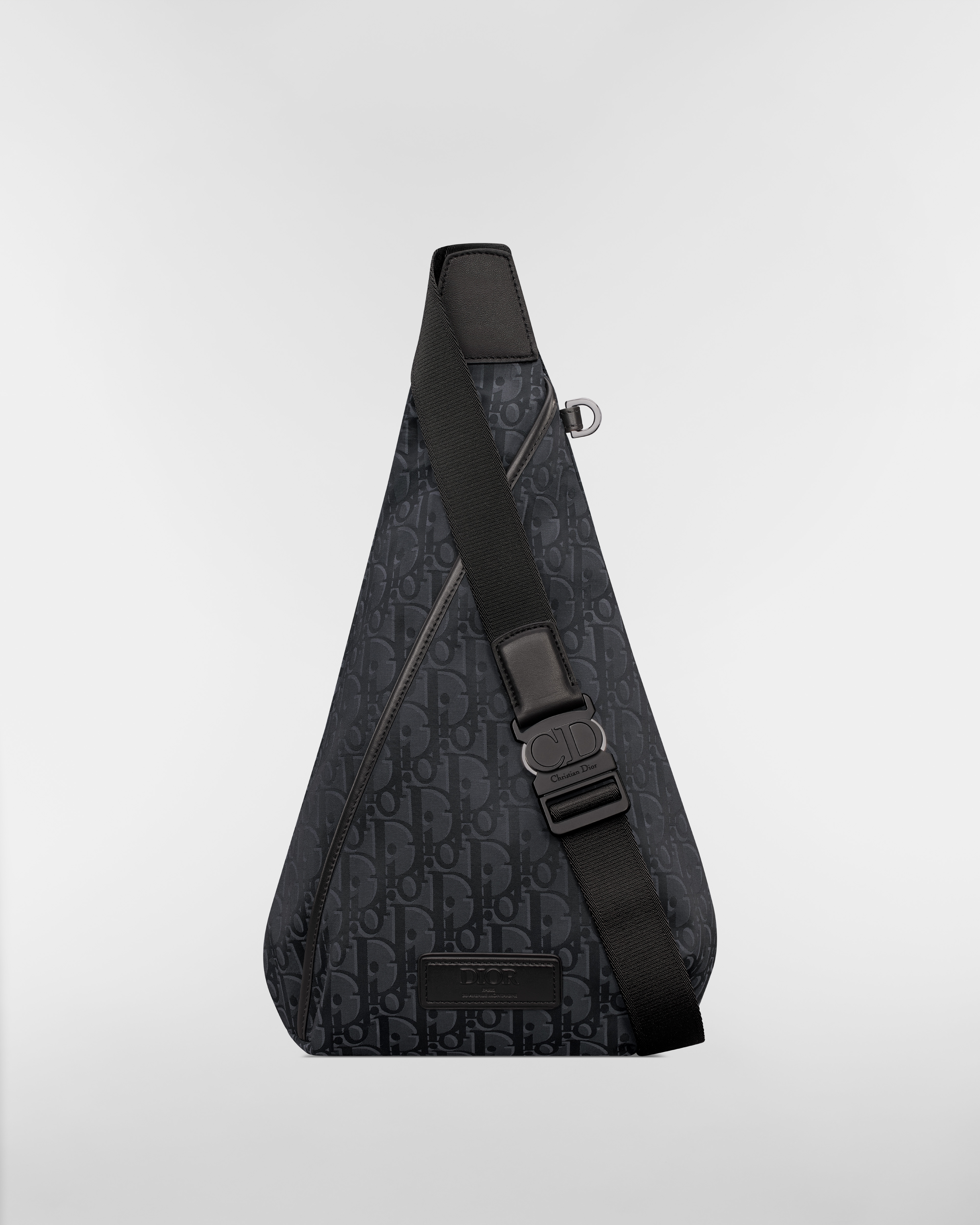 Dior Trek Schultertasche mit Reißverschluss Dior Oblique Nylon in Schwarz E01