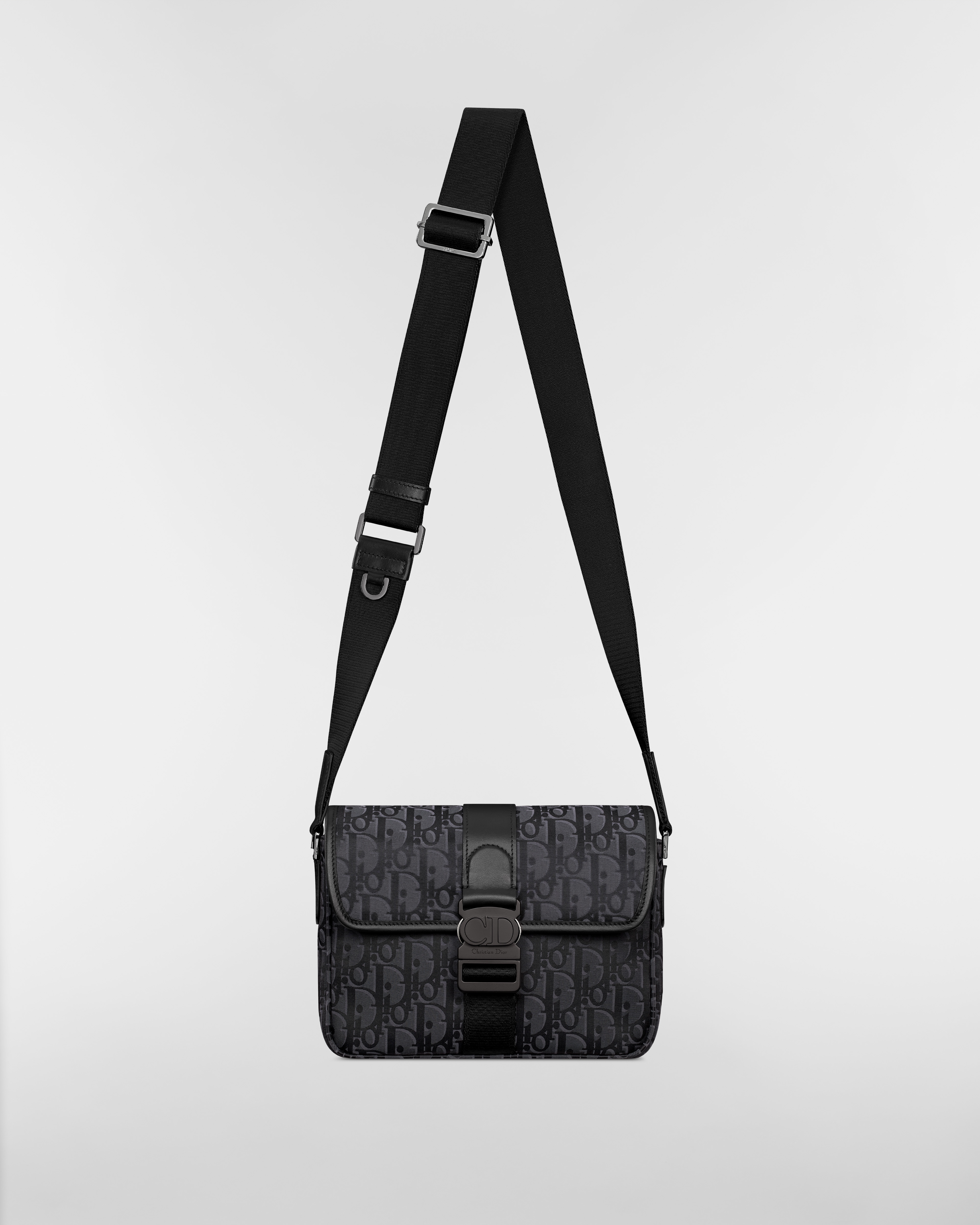 Dior Trek Messenger Tasche mit Umschlagklappe Dior Oblique Nylon in Schwarz E07