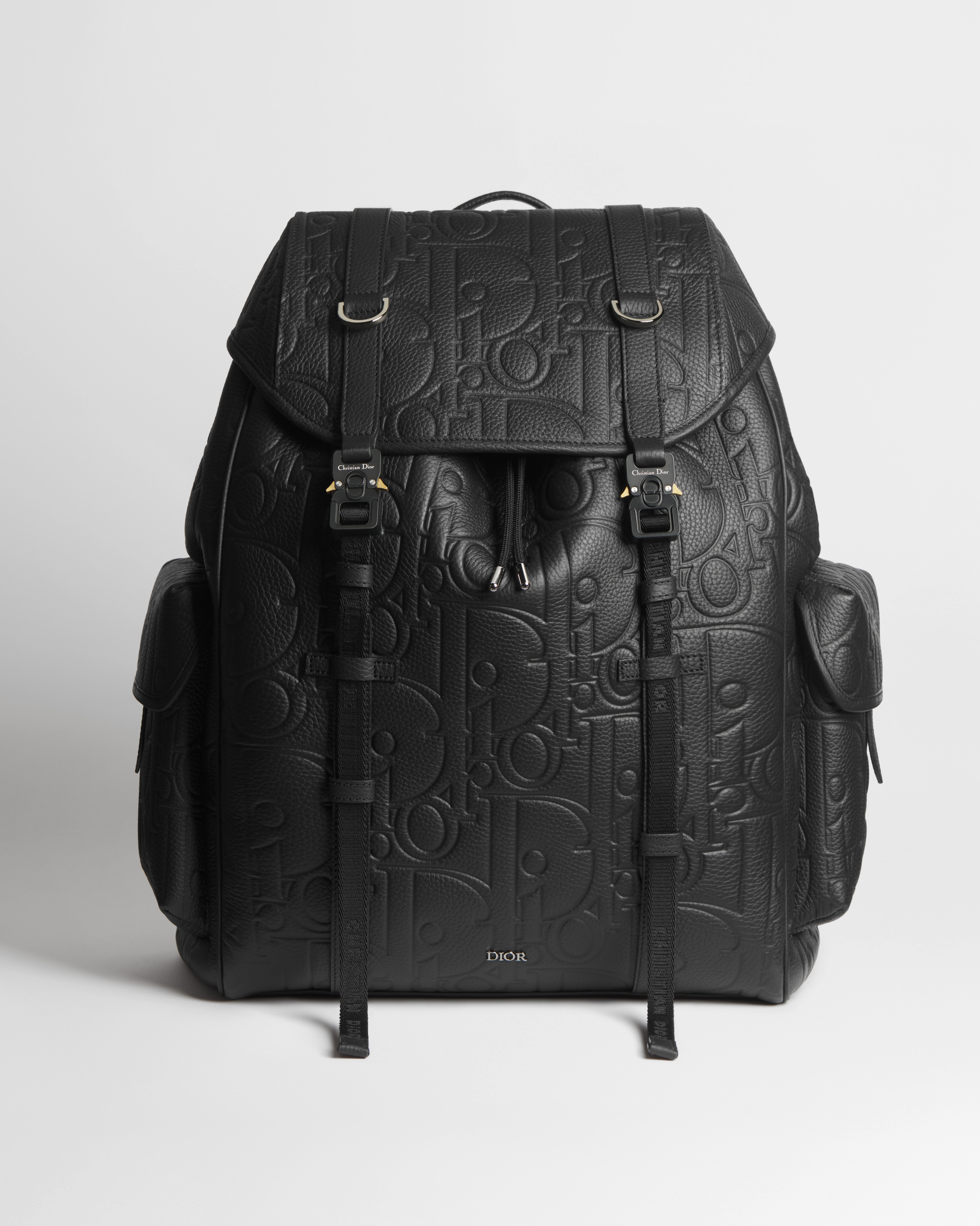 Dior Hit The Road Rucksack mit Umschlagklappe Dior Gravity Leder in Schwarz und genarbtes Kalbsleder in Schwarz E01