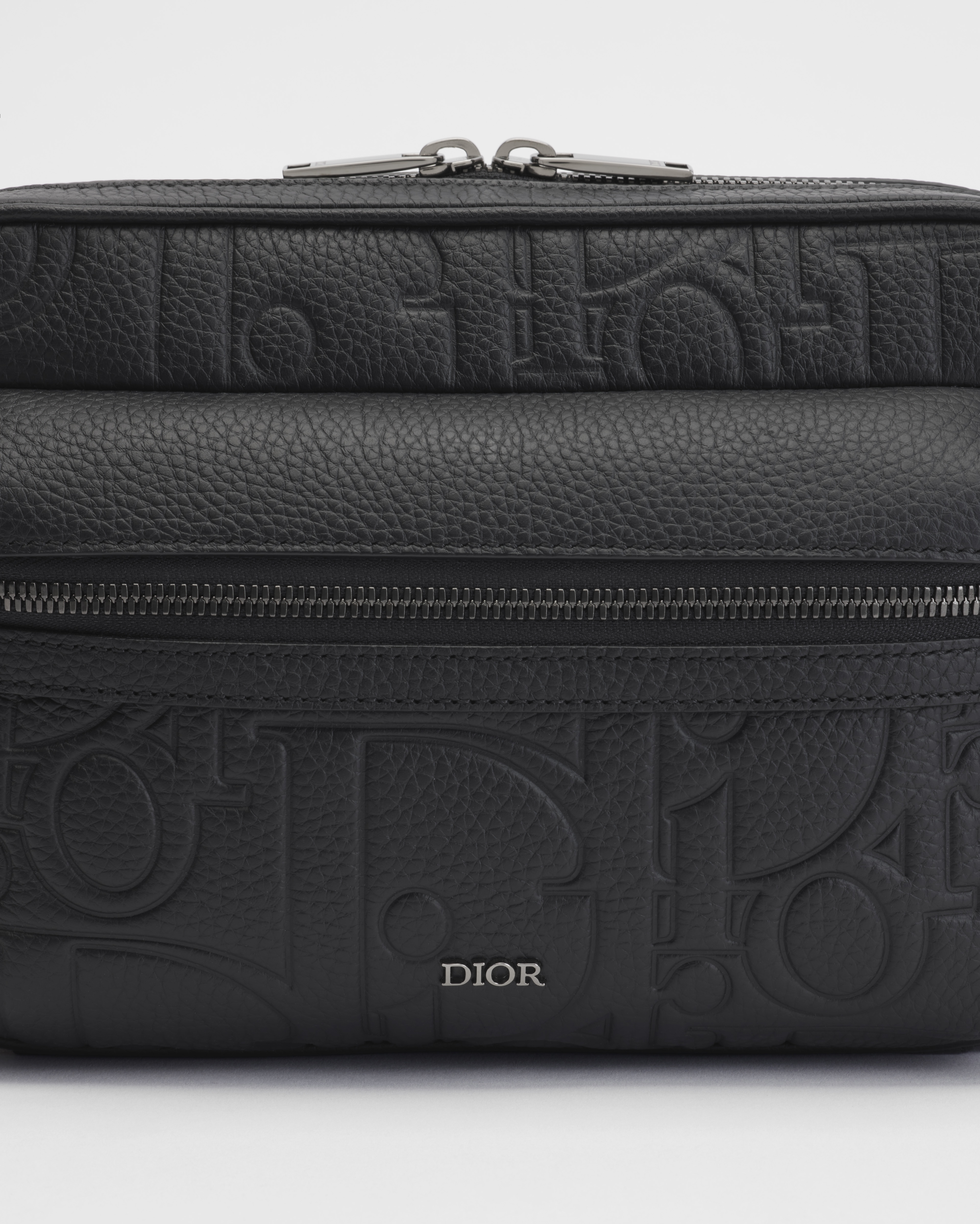 กระเป๋าเมสเซนเจอร์ Rider 2.0 แบบมีซิป หนัง Dior Gravity สีดำและหนังลูกวัวลายเกรนสีดำ E10