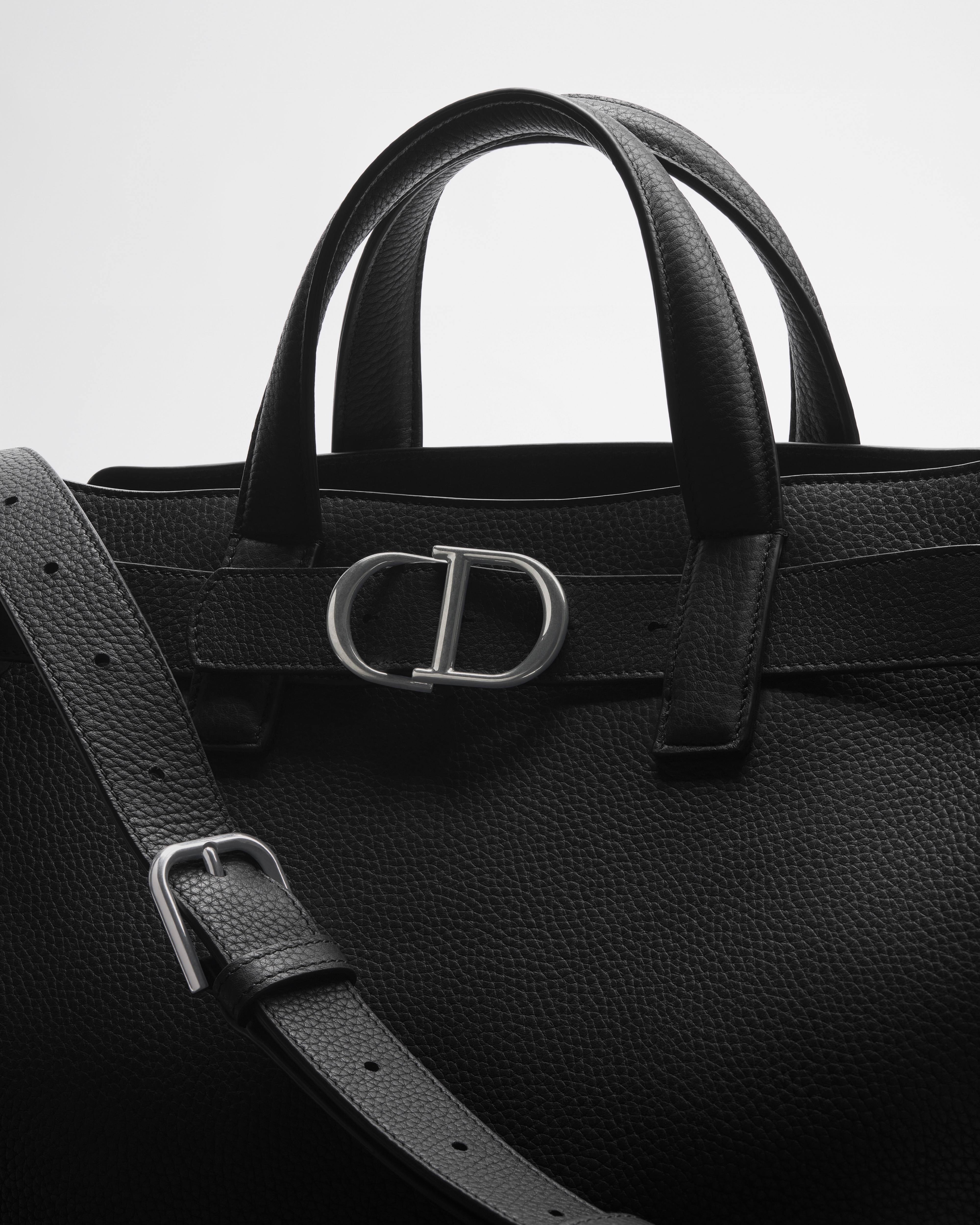 Dior Normandie 스몰 토트백 블랙 그레인 송아지 가죽 E09