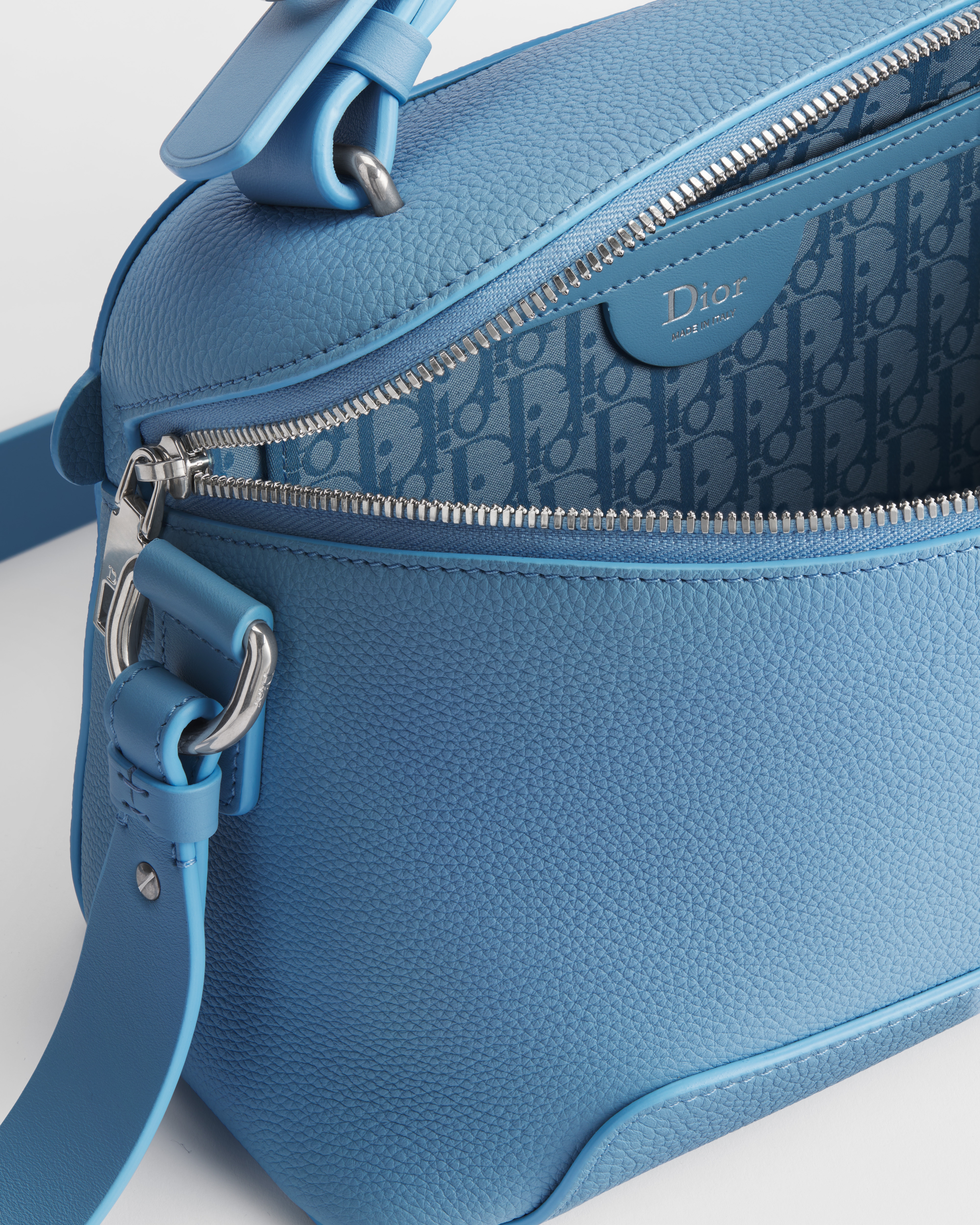 Bolsa Dior Archie com zíper e alça Couro de vitelo granulado azul Myosotis E06
