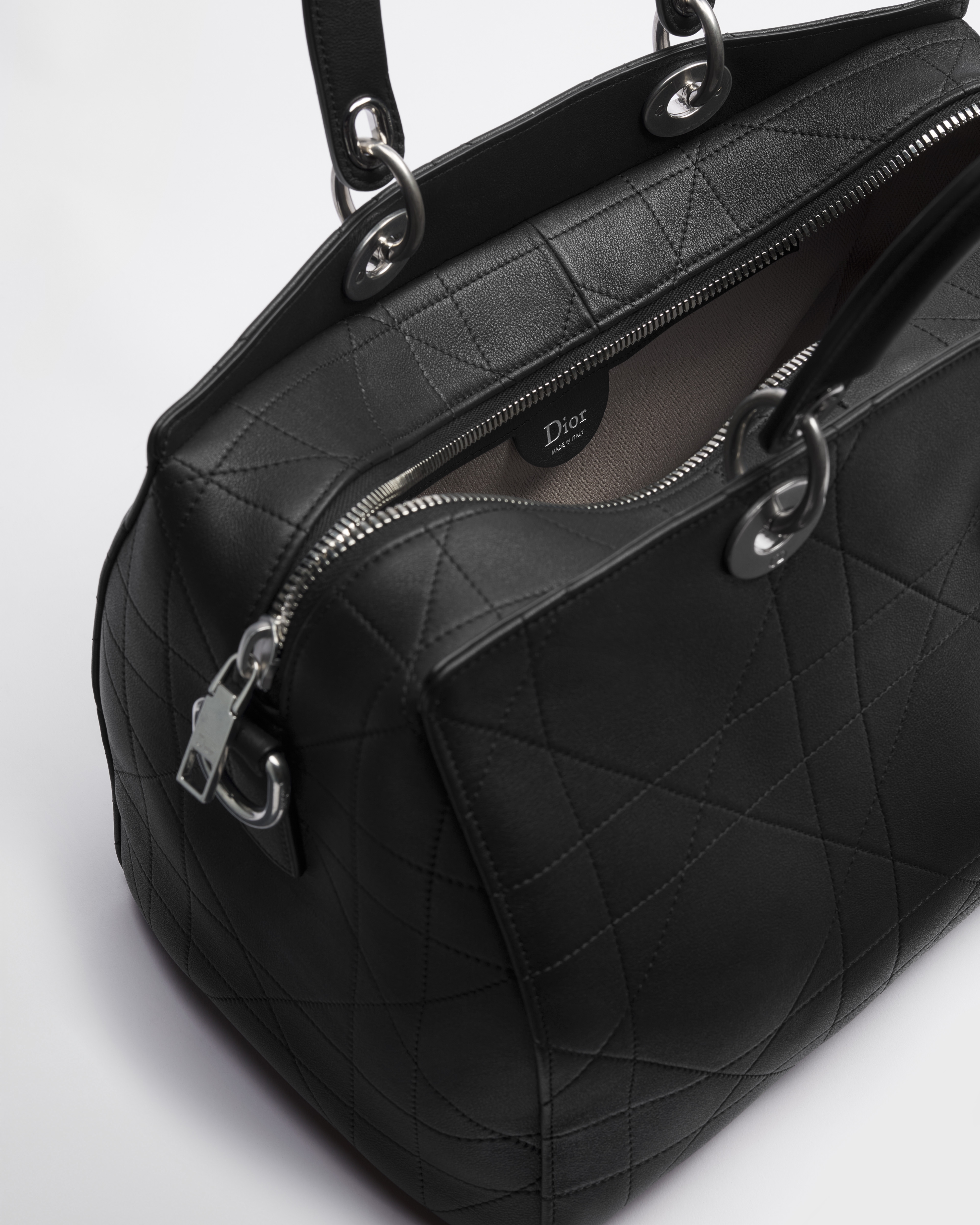 中碼拉鏈行李袋 黑色 Cannage 藤格紋圖案小牛皮 E06