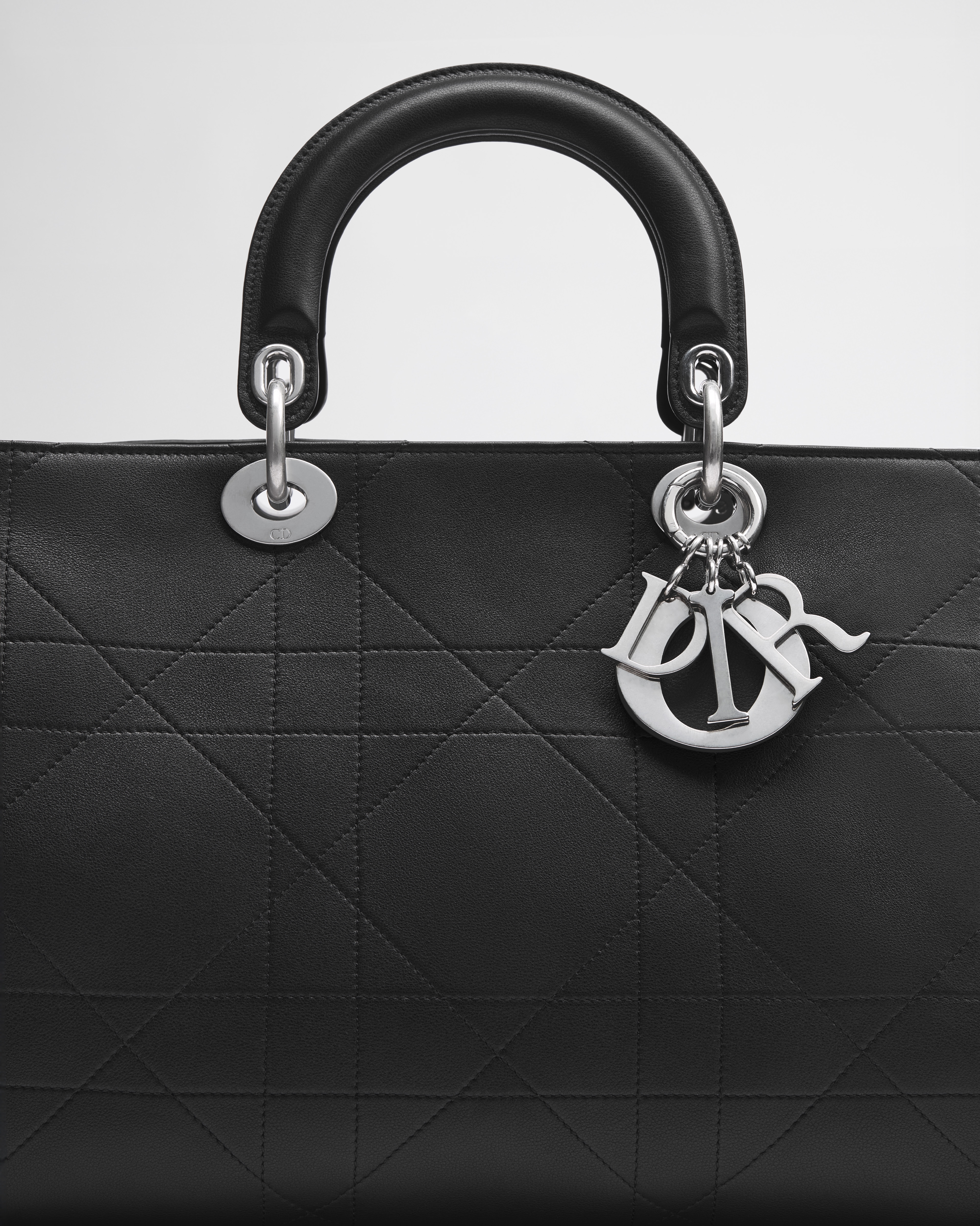 中碼拉鏈行李袋 黑色 Cannage 藤格紋圖案小牛皮 E09