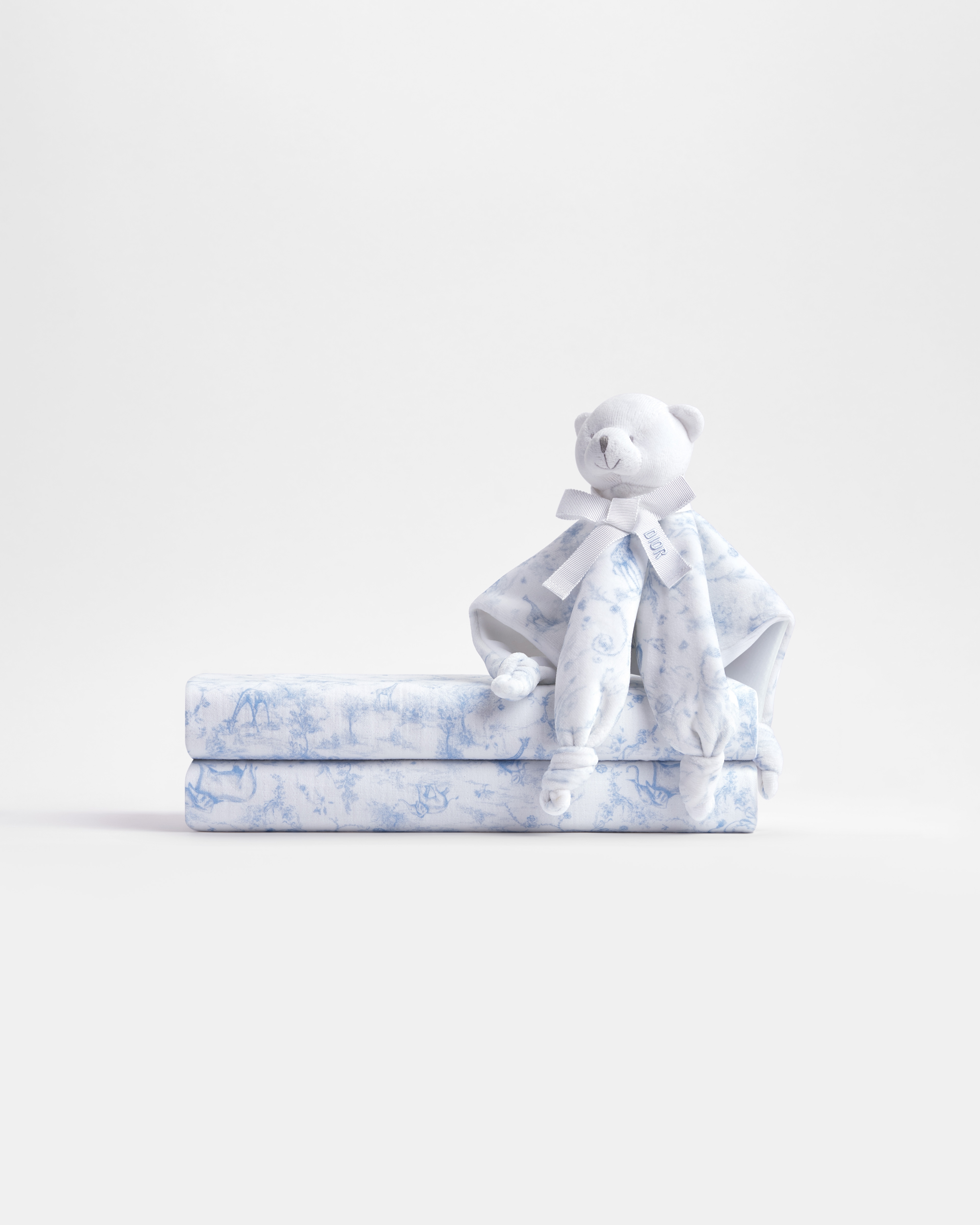 Newborn Gift Set White Cotton Muslin, Interlock and Velvet with Light Blue Toile de Jouy Motif E01