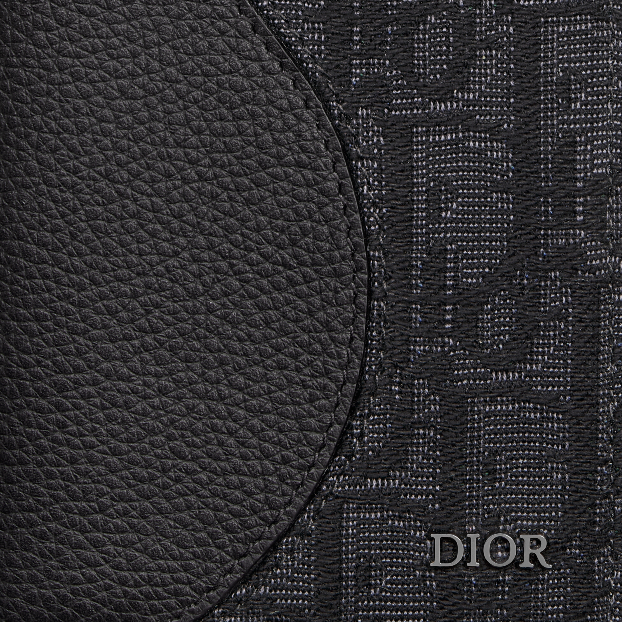 Langes Saddle Portemonnaie im Hochformat Genarbtes Kalbsleder in Schwarz mit Marketerie und Dior Oblique Jacquard in Schwarz E09
