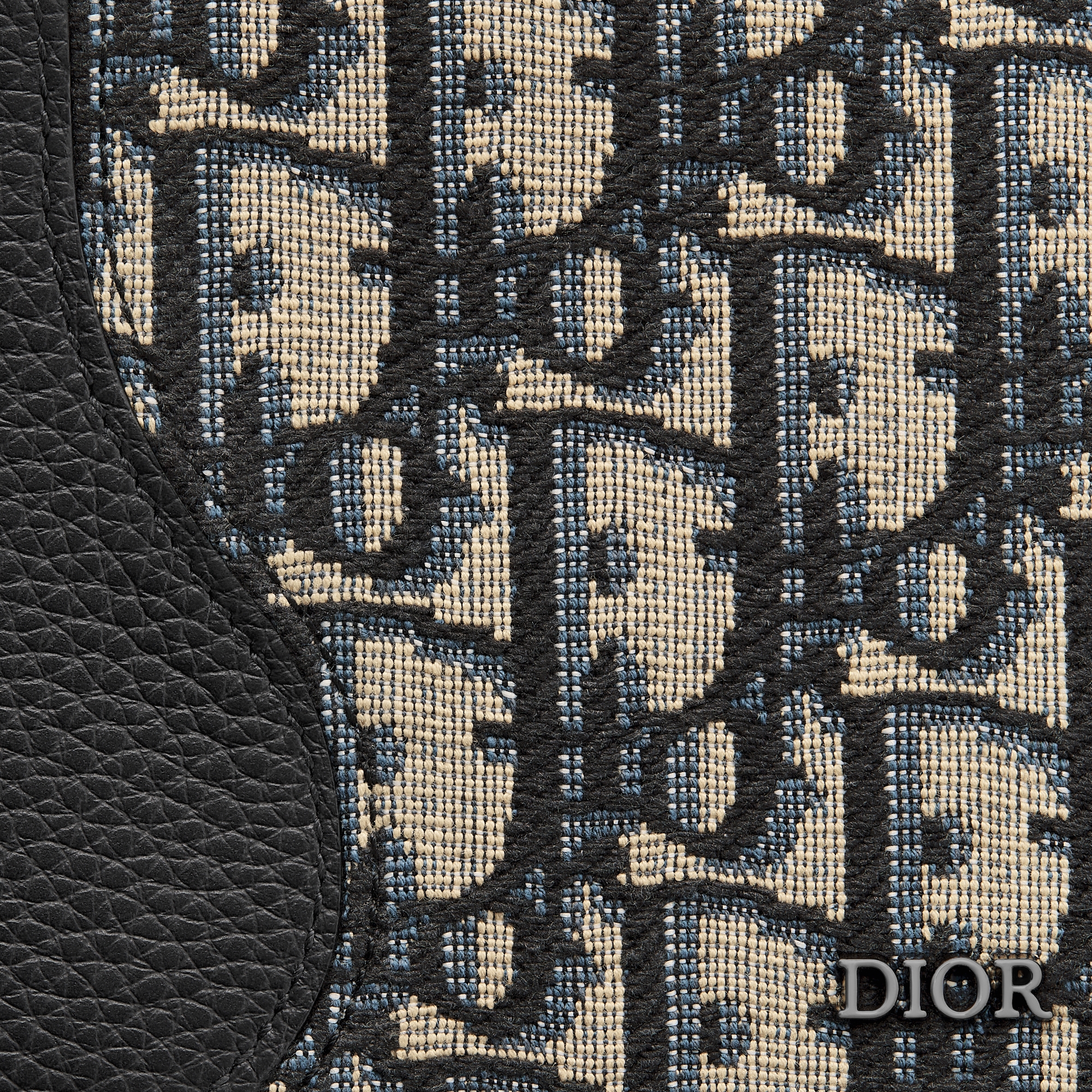 Saddle Bifold-Portemonnaie Genarbtes Kalbsleder in Schwarz mit Marketerie und Dior Oblique Jacquard in Beige und Schwarz E09
