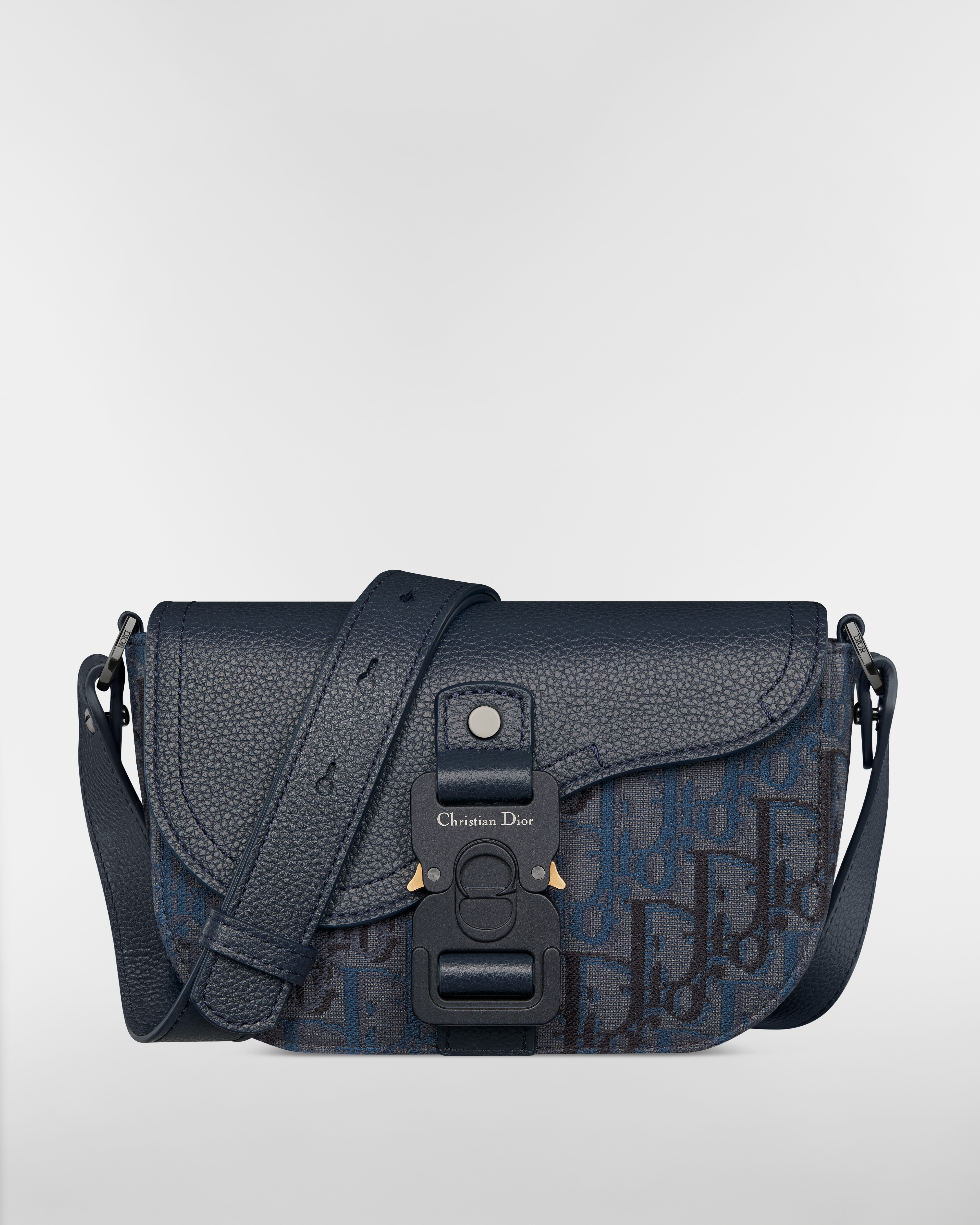 迷你 Saddle 翻蓋郵差袋 深藍色 Dior Oblique Trio 緹花和深藍色顆粒小牛皮 E01