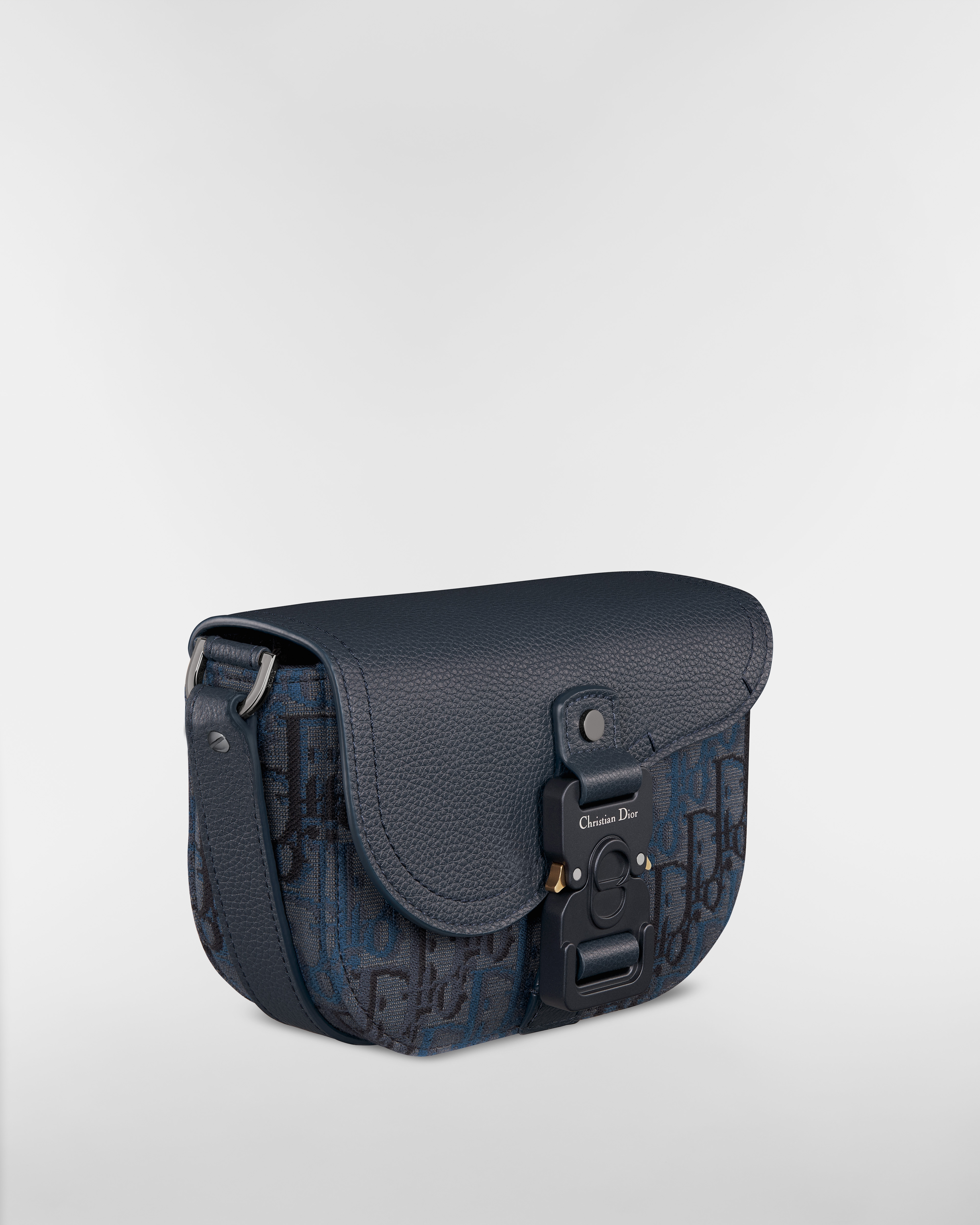 迷你 Saddle 翻蓋郵差袋 深藍色 Dior Oblique Trio 緹花和深藍色顆粒小牛皮 E03