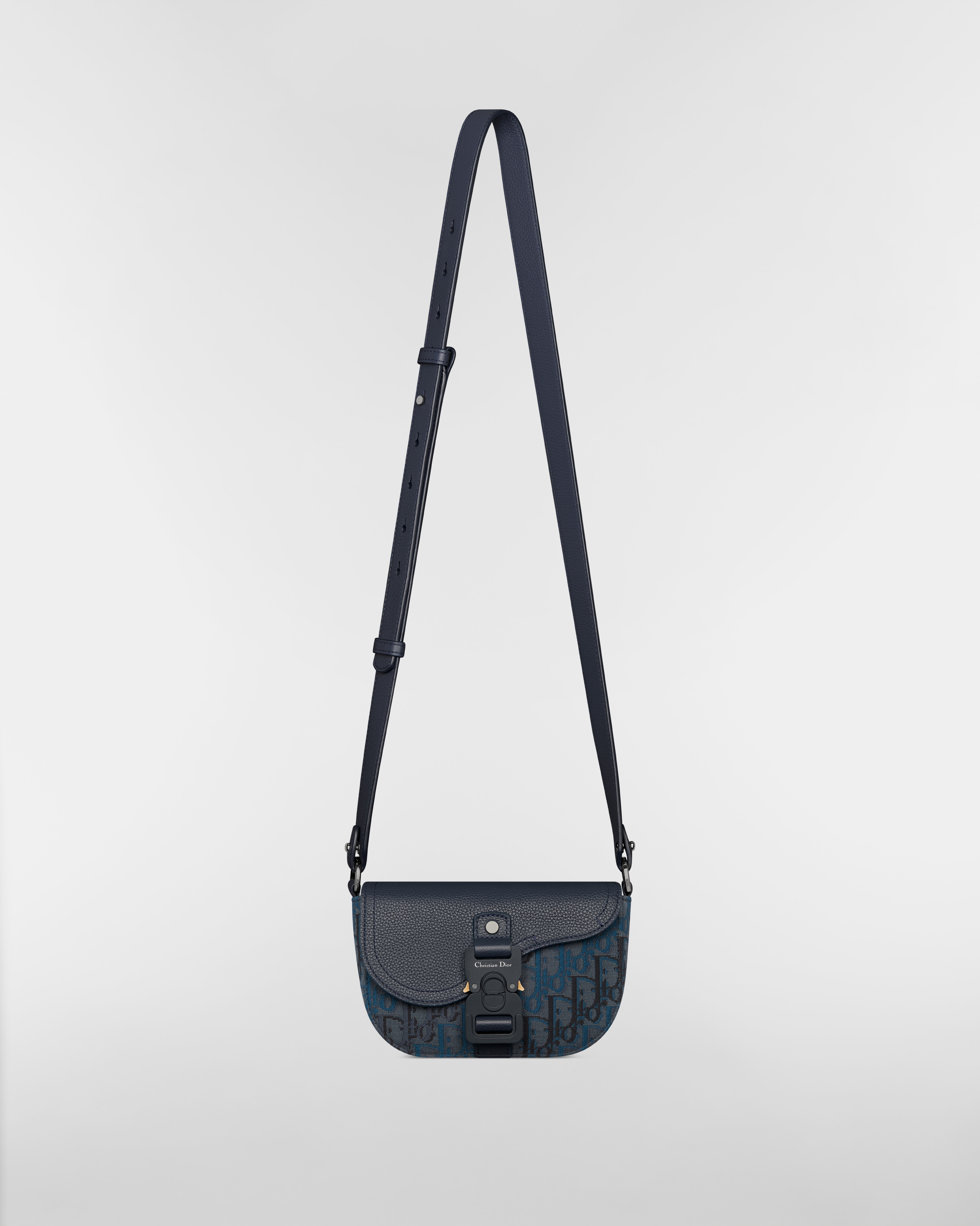 迷你 Saddle 翻蓋郵差袋 深藍色 Dior Oblique Trio 緹花和深藍色顆粒小牛皮 E07