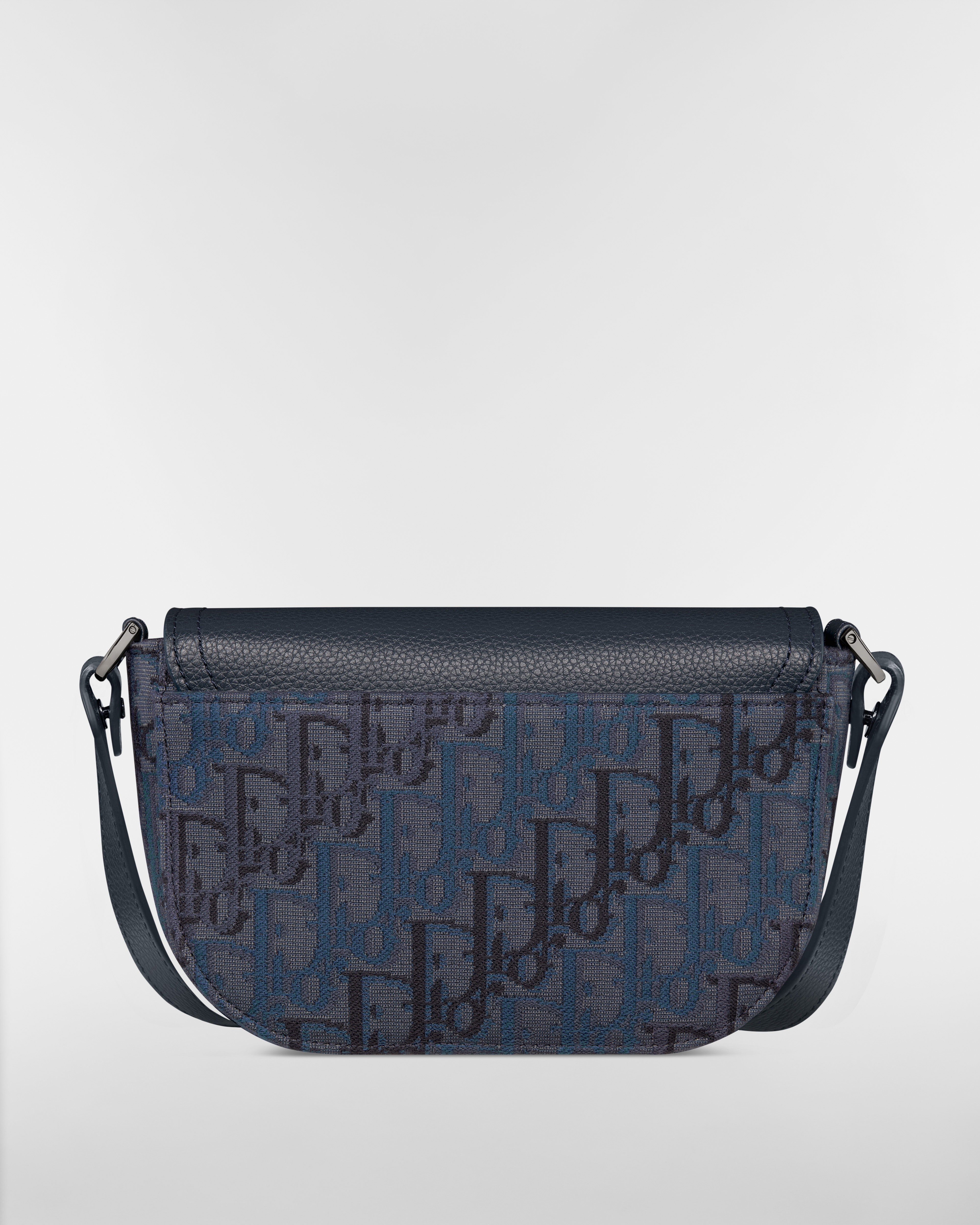 迷你 Saddle 翻蓋郵差袋 深藍色 Dior Oblique Trio 緹花和深藍色顆粒小牛皮 E08