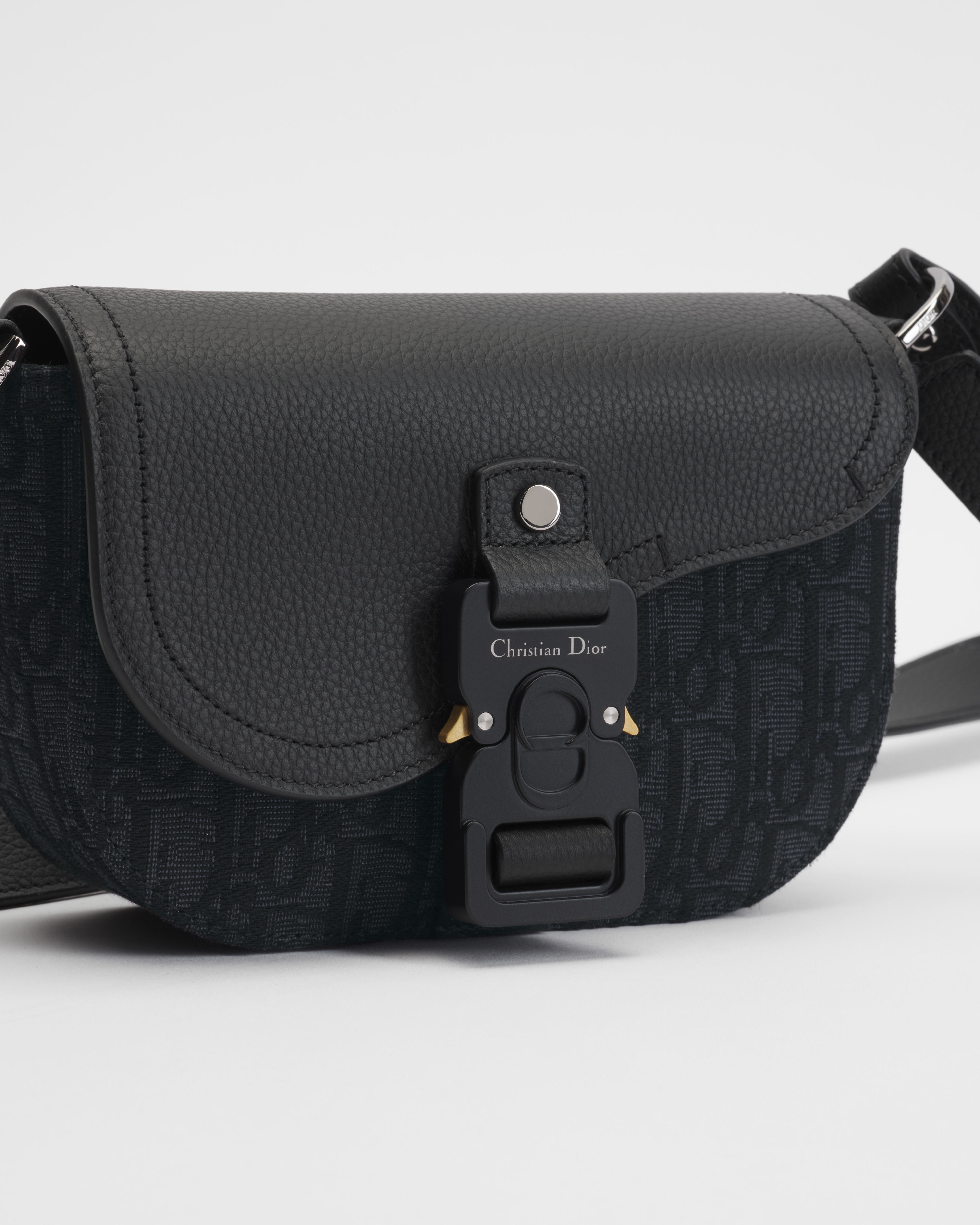 Mini sac Messenger à rabat Saddle Toile jacquard Dior Oblique noir et cuir de veau grainé noir E10