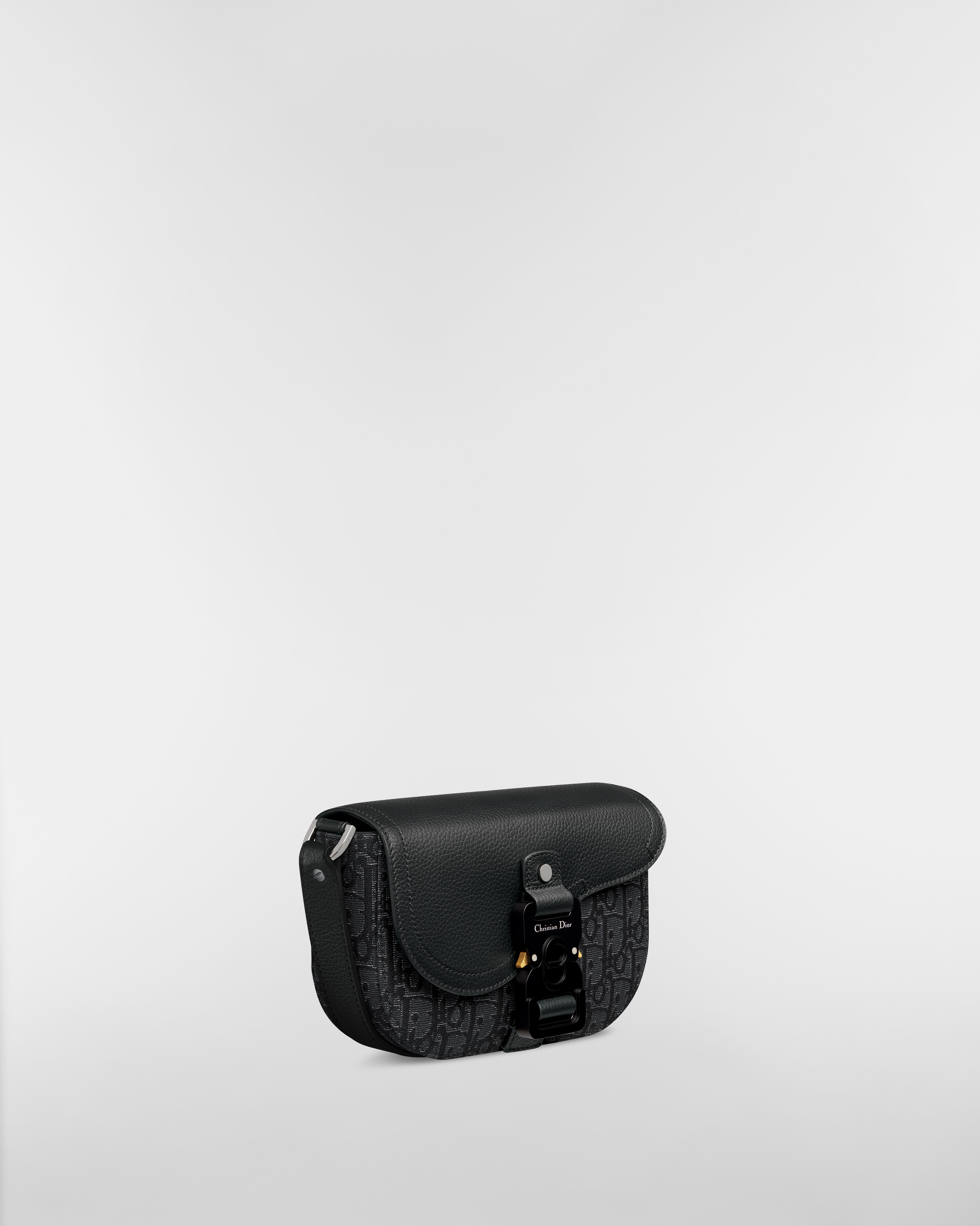 Borsa messenger mini Saddle con pattina Jacquard nero con motivo Dior Oblique metallizzato color argento e pelle di vitello granulata nera E03