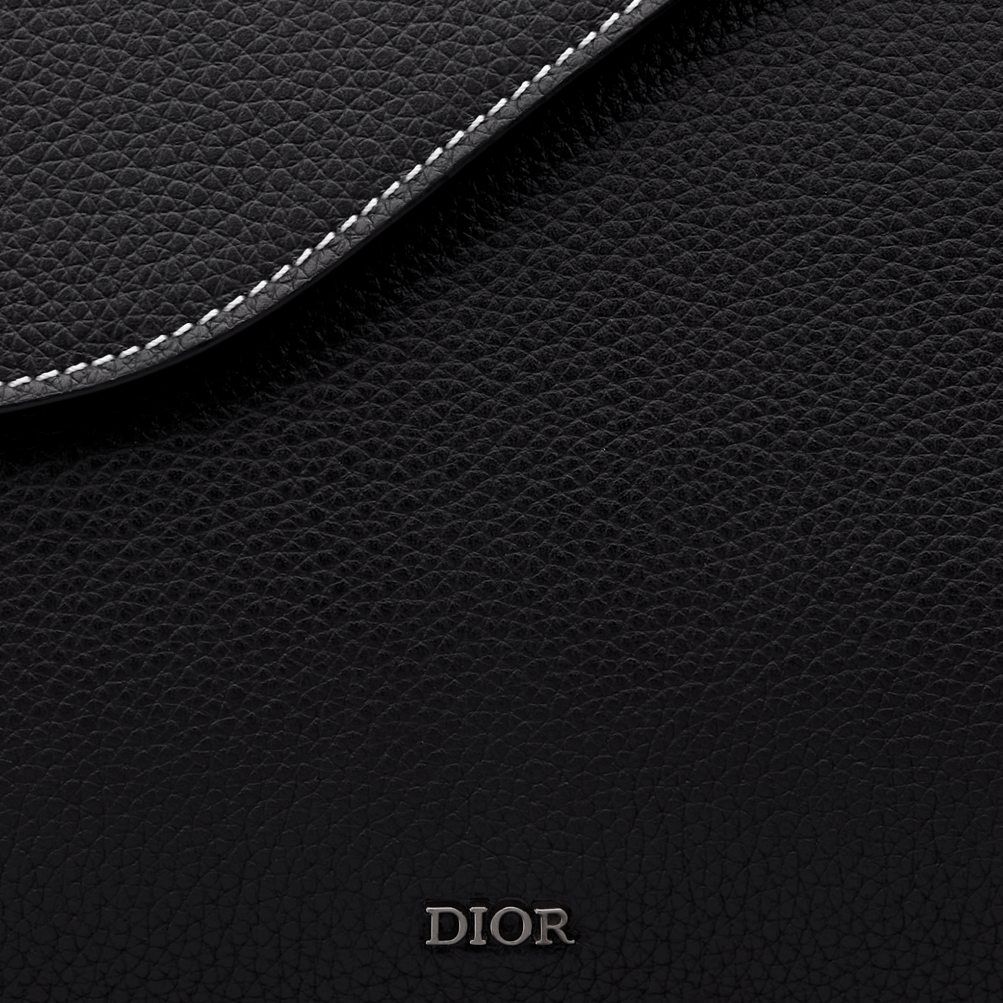 Saddle A5 Triangle Pouch Black Grained Calfskin E09