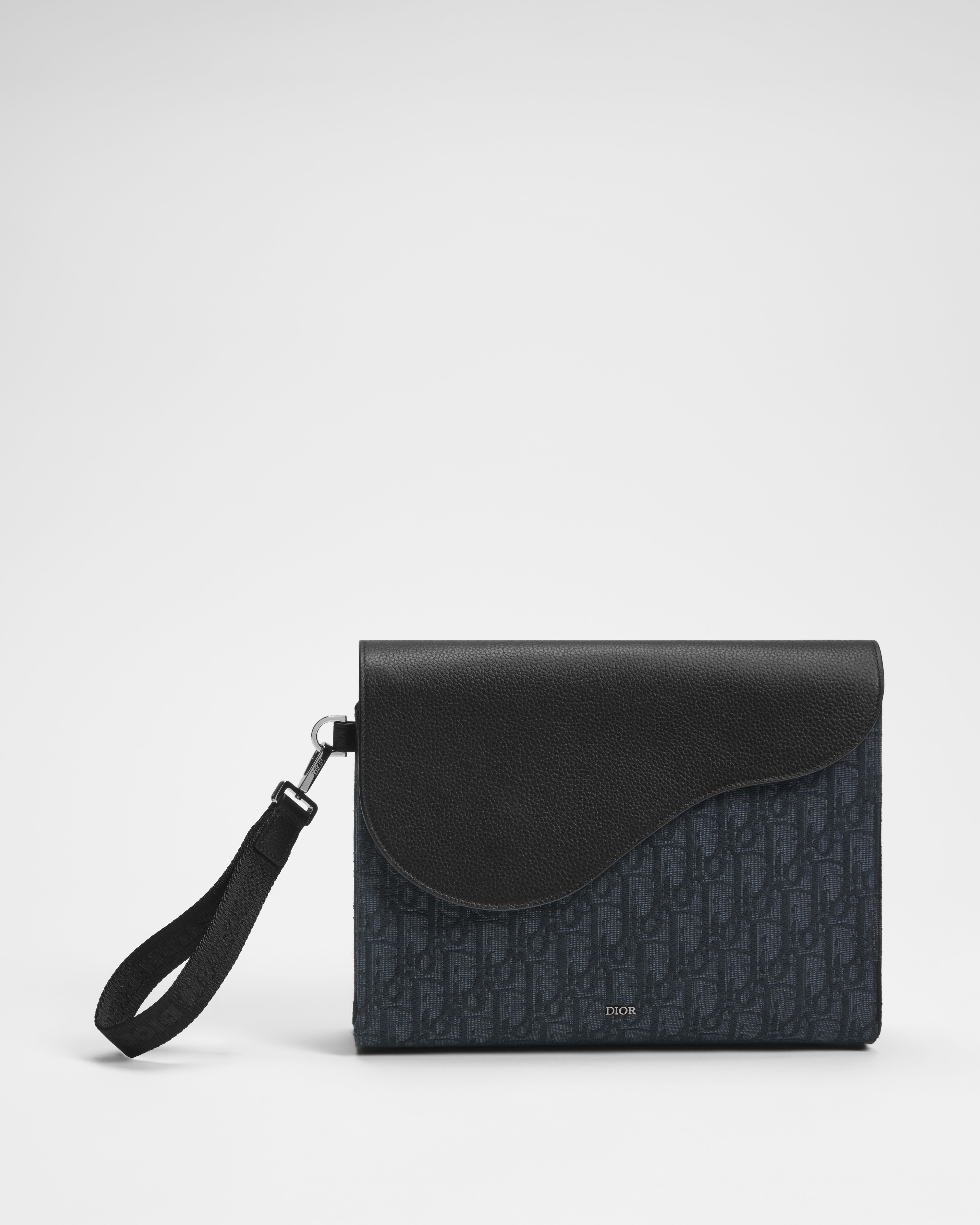 Saddle A5 三角形小袋 黑色 Dior Oblique 緹花和黑色顆粒小牛皮 E01