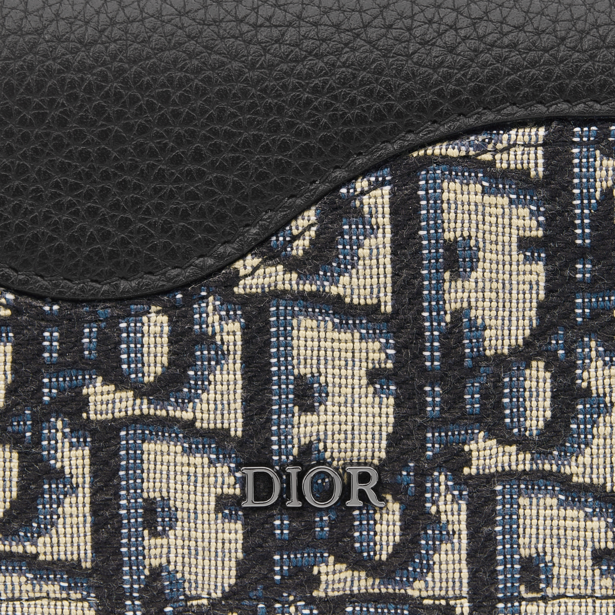 Saddle-visitekaarthouder Zwart generfd kalfsleer met inlegwerk en beige en zwarte Dior Oblique-jacquard E09