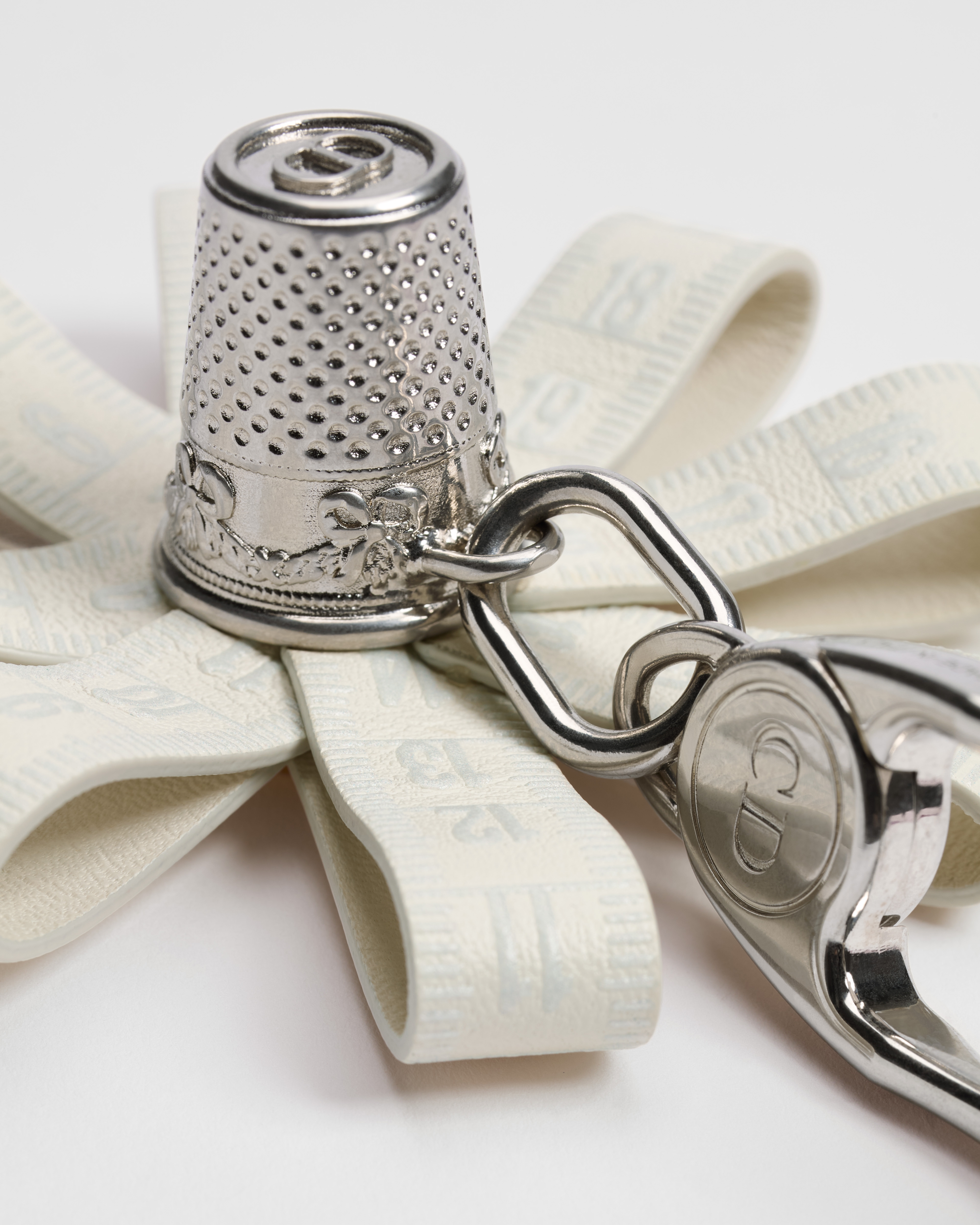 Daisy Key Ring White Smooth Calfskin, Antique Gold-Finish and Silver-Finish Brass E09