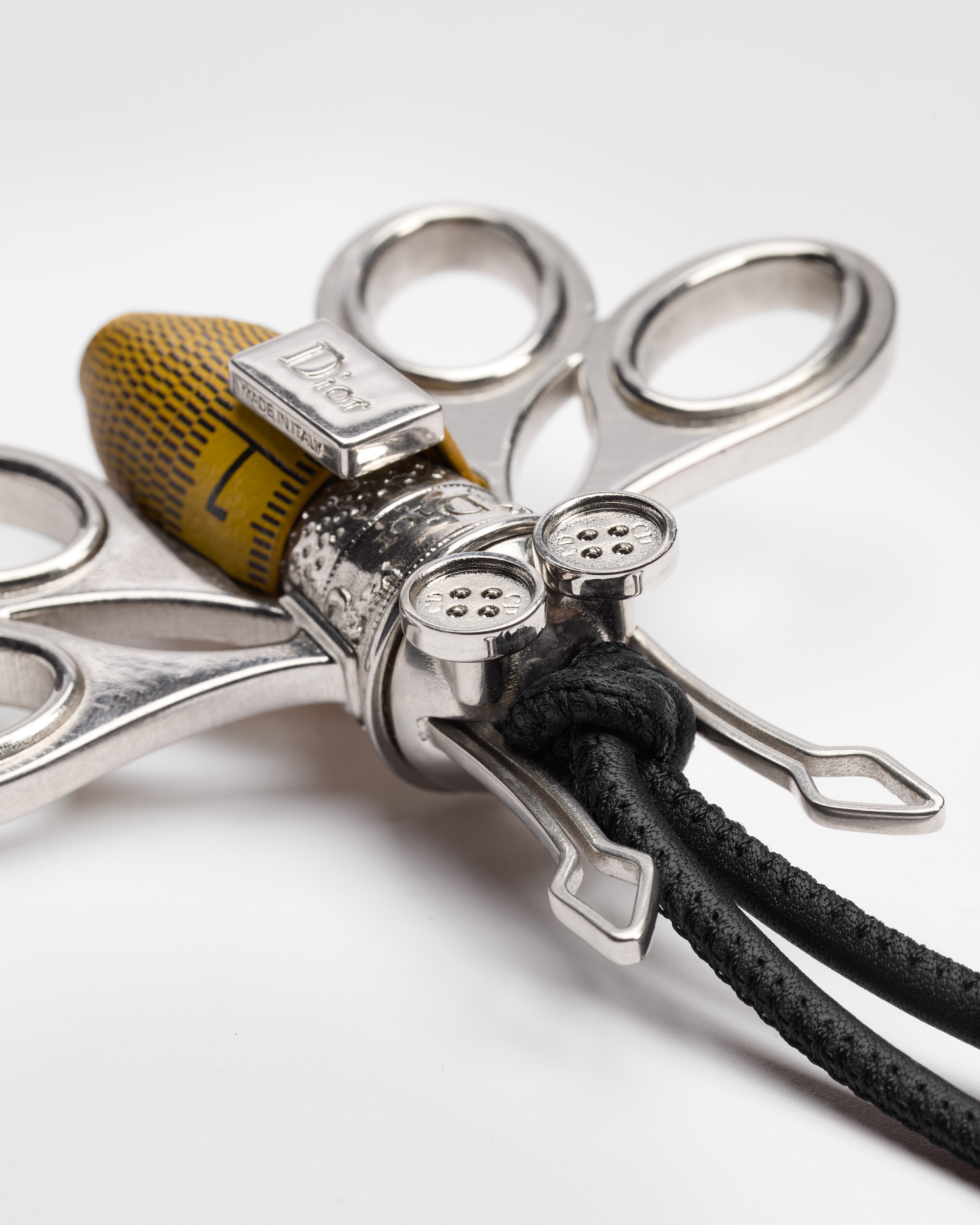 蜜蜂包款吊飾 黃色光滑小牛皮和復古銀色飾面黃銅 E09